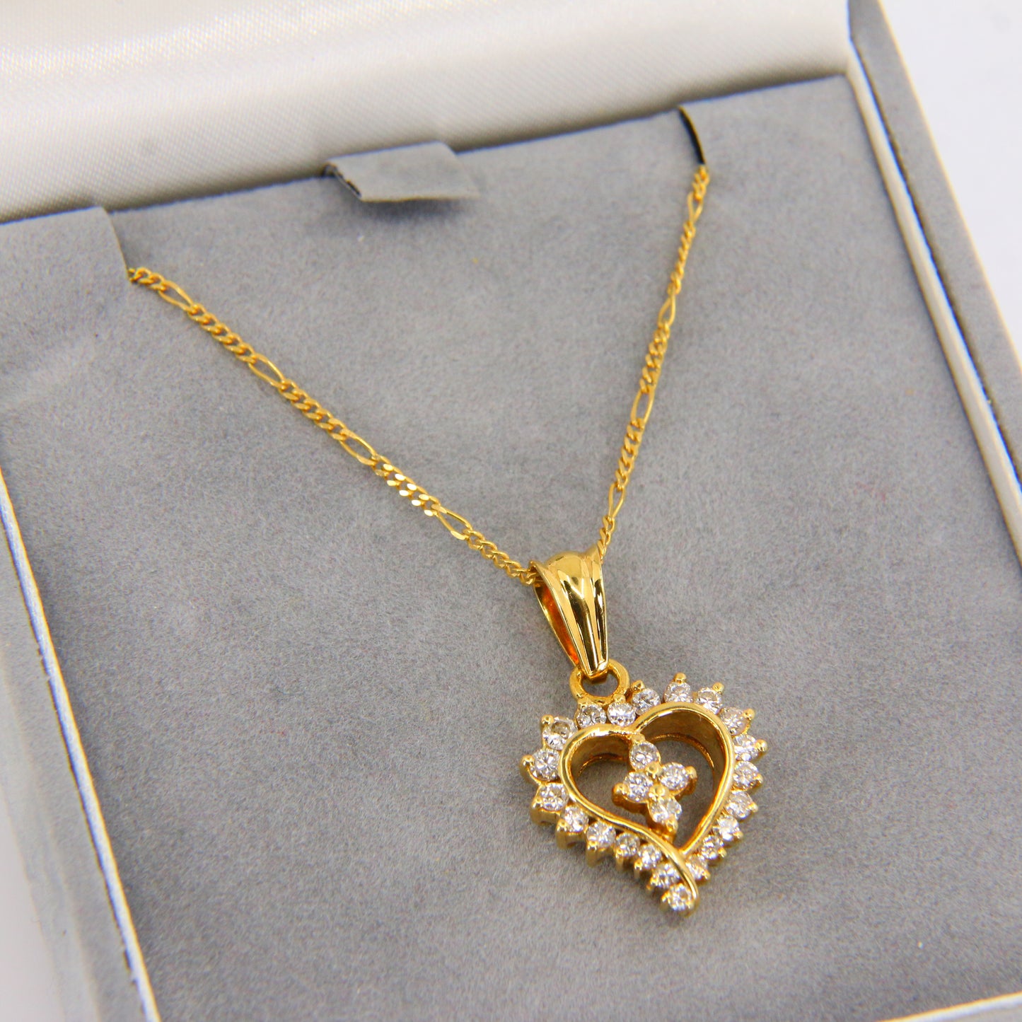 Vintage 18ct Gold Diamond Heart Pendant Necklace Hallmarked Yellow Gold Boxed