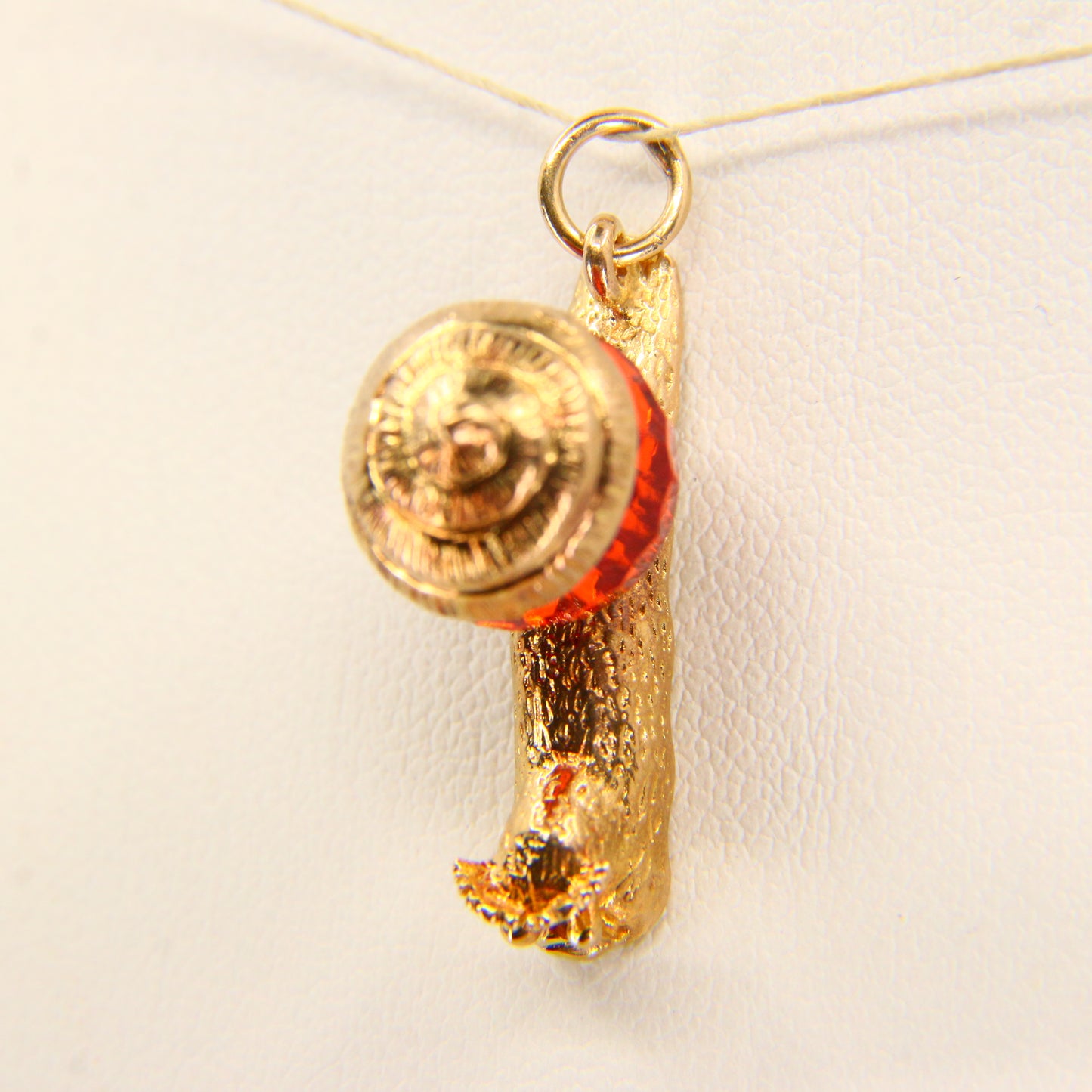 Vintage 9ct Gold Snail Charm – Red Gem Shell Hallmarked Yellow Gold Pendant