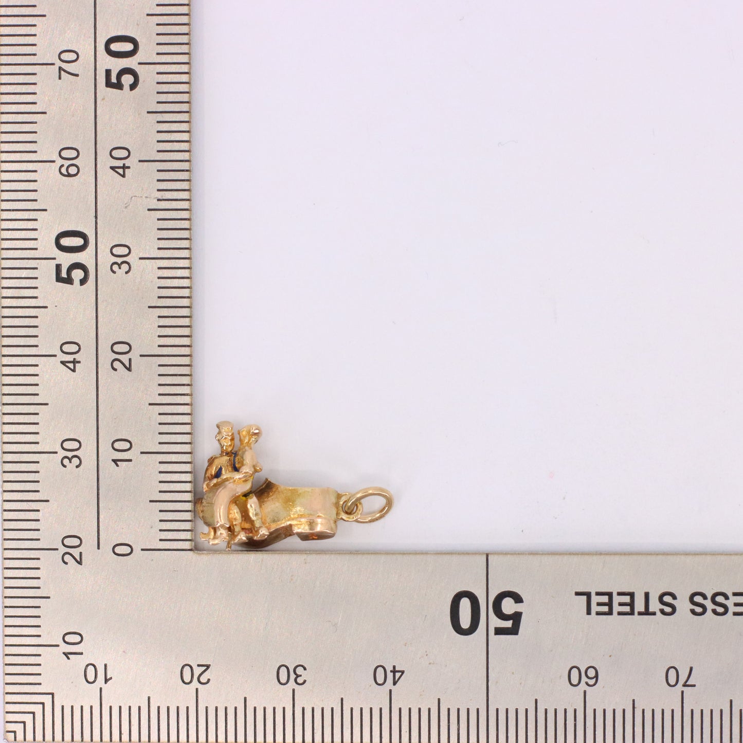 Vintage 9ct Hallmarked Gold Shoemaker Charm Couple Moving Kiss Pendant Love Gift