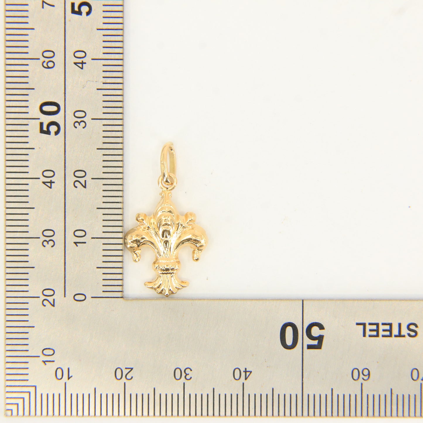 Vintage 18k Yellow Gold Fleur De Lis Charm Pendant French Royal Flower Heraldic