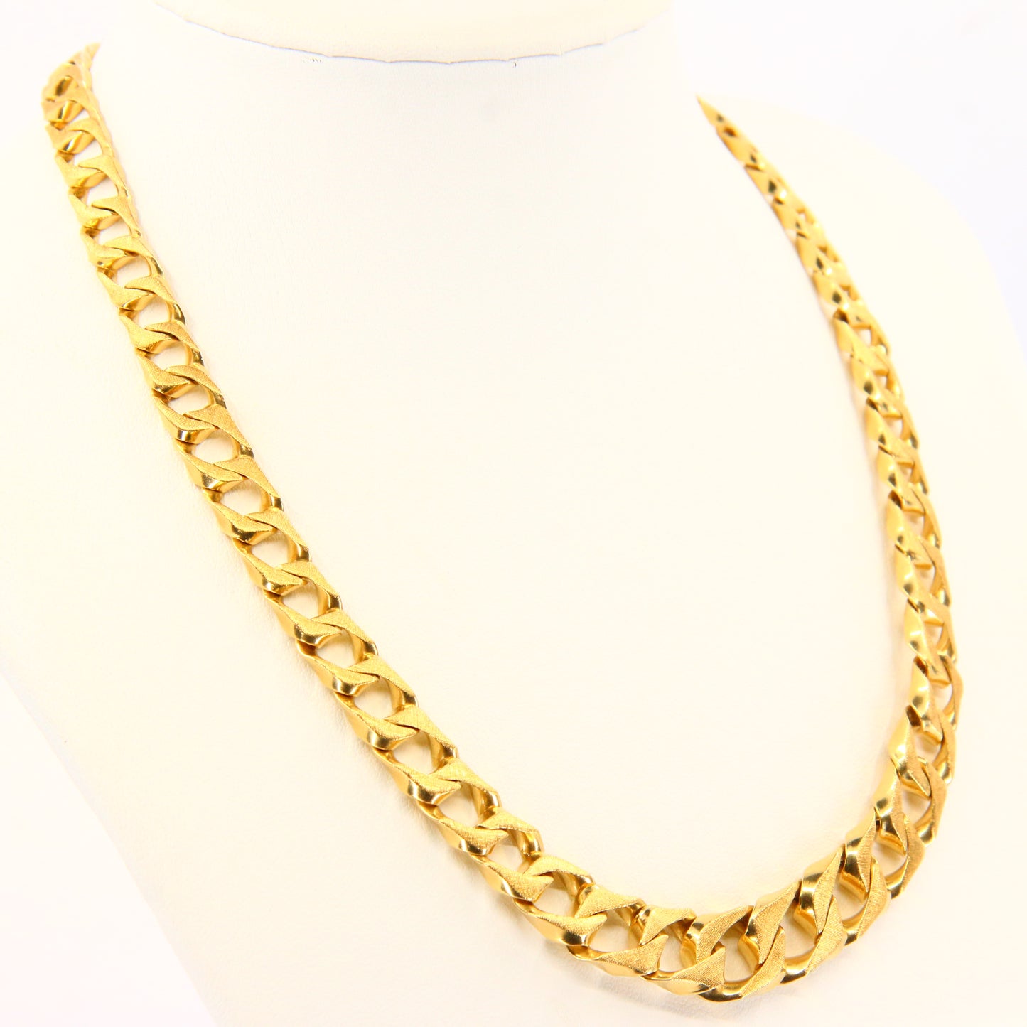 Vintage 18ct Gold Tapered Textured 17 inch Chain Necklace – Hallmarked, Boxed