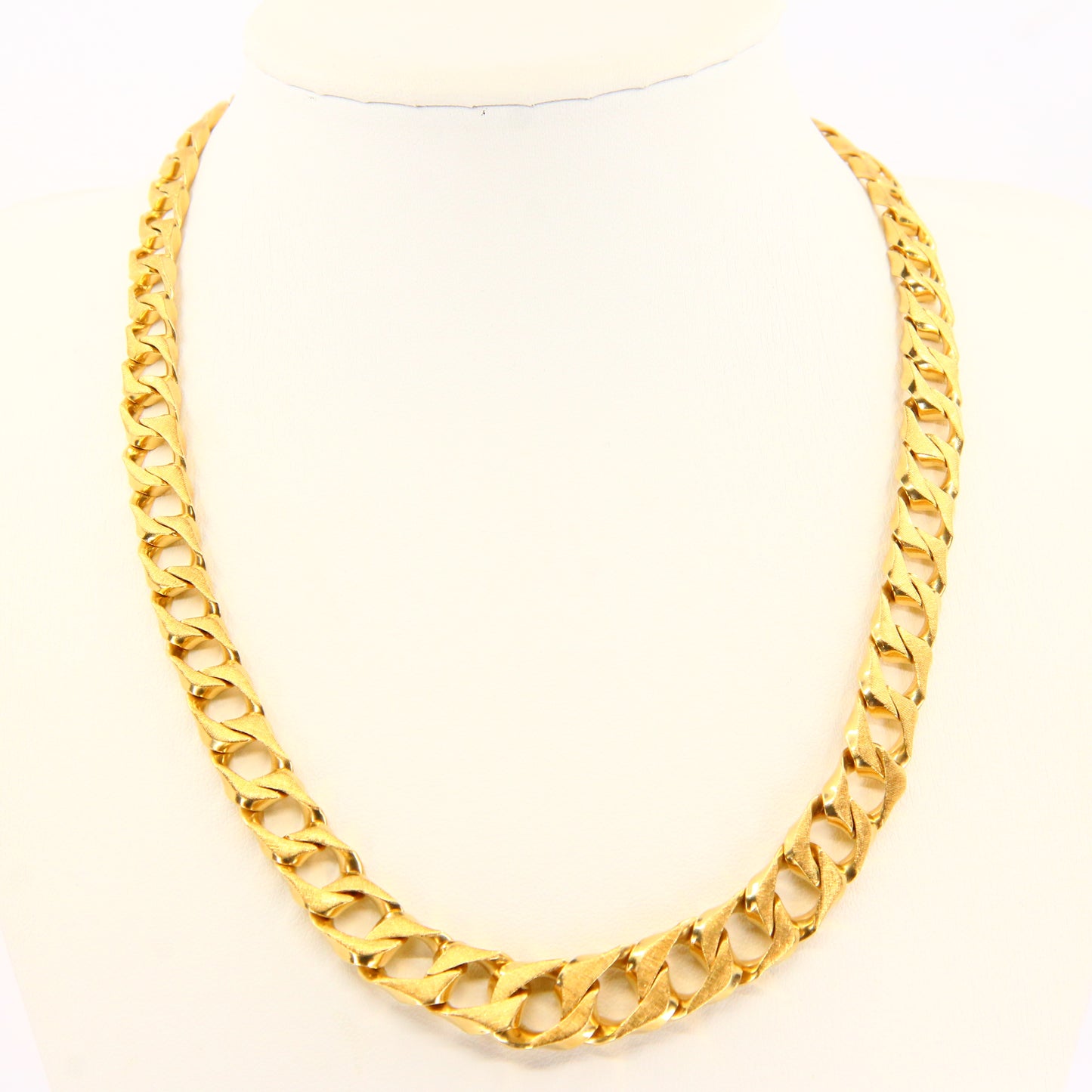 Vintage 18ct Gold Tapered Textured 17 inch Chain Necklace – Hallmarked, Boxed