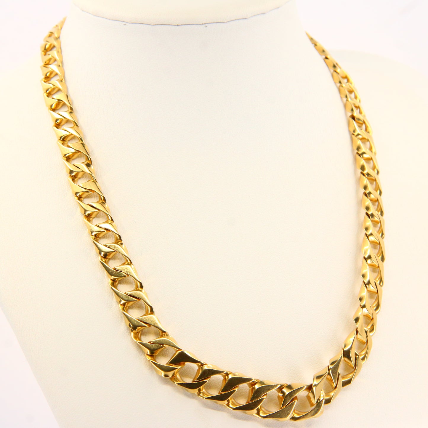 Vintage 18ct Gold Tapered Textured 17 inch Chain Necklace – Hallmarked, Boxed