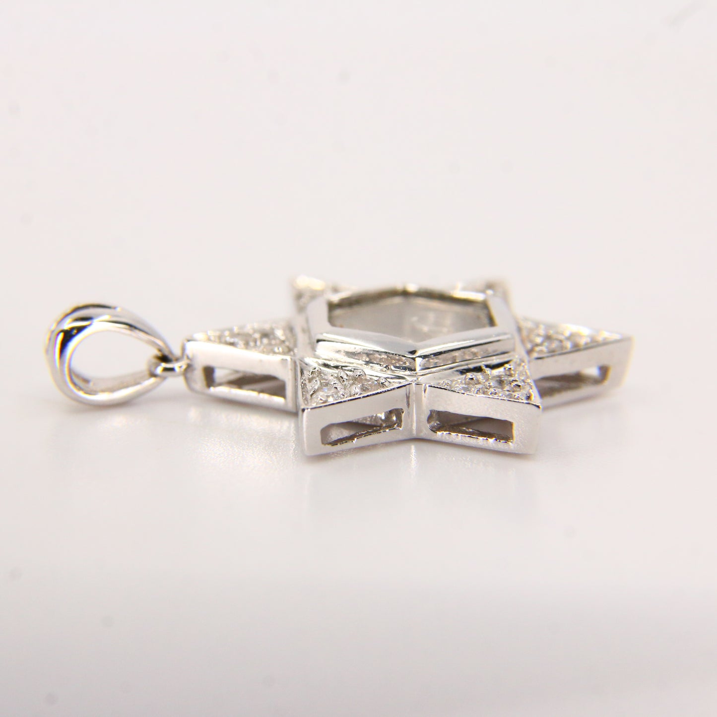 Vintage 18ct White Gold Floating Diamond Star Pendant Hallmarked Gift
