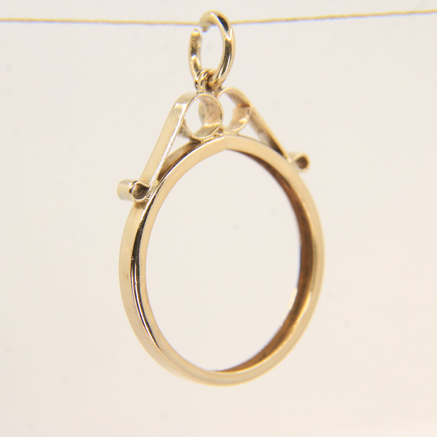 Vintage 9ct Hallmarked Gold Full Sovereign Coin Holder Pendant