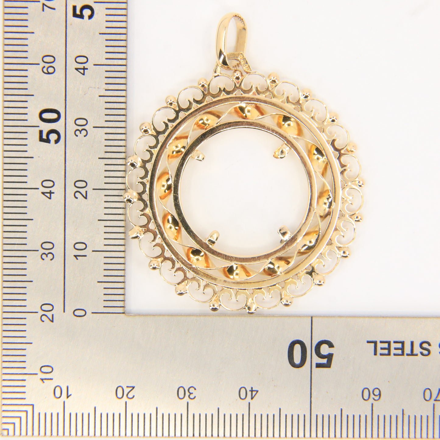 Vintage 9ct Hallmarked Gold Ornate Full Sovereign Display Pendant