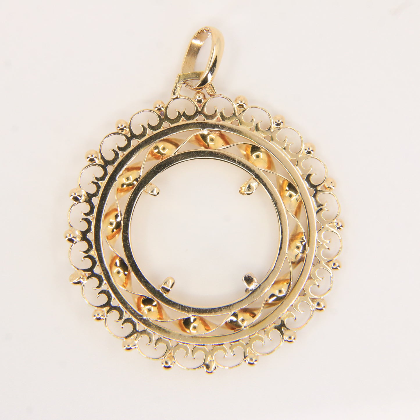 Vintage 9ct Hallmarked Gold Ornate Full Sovereign Display Pendant
