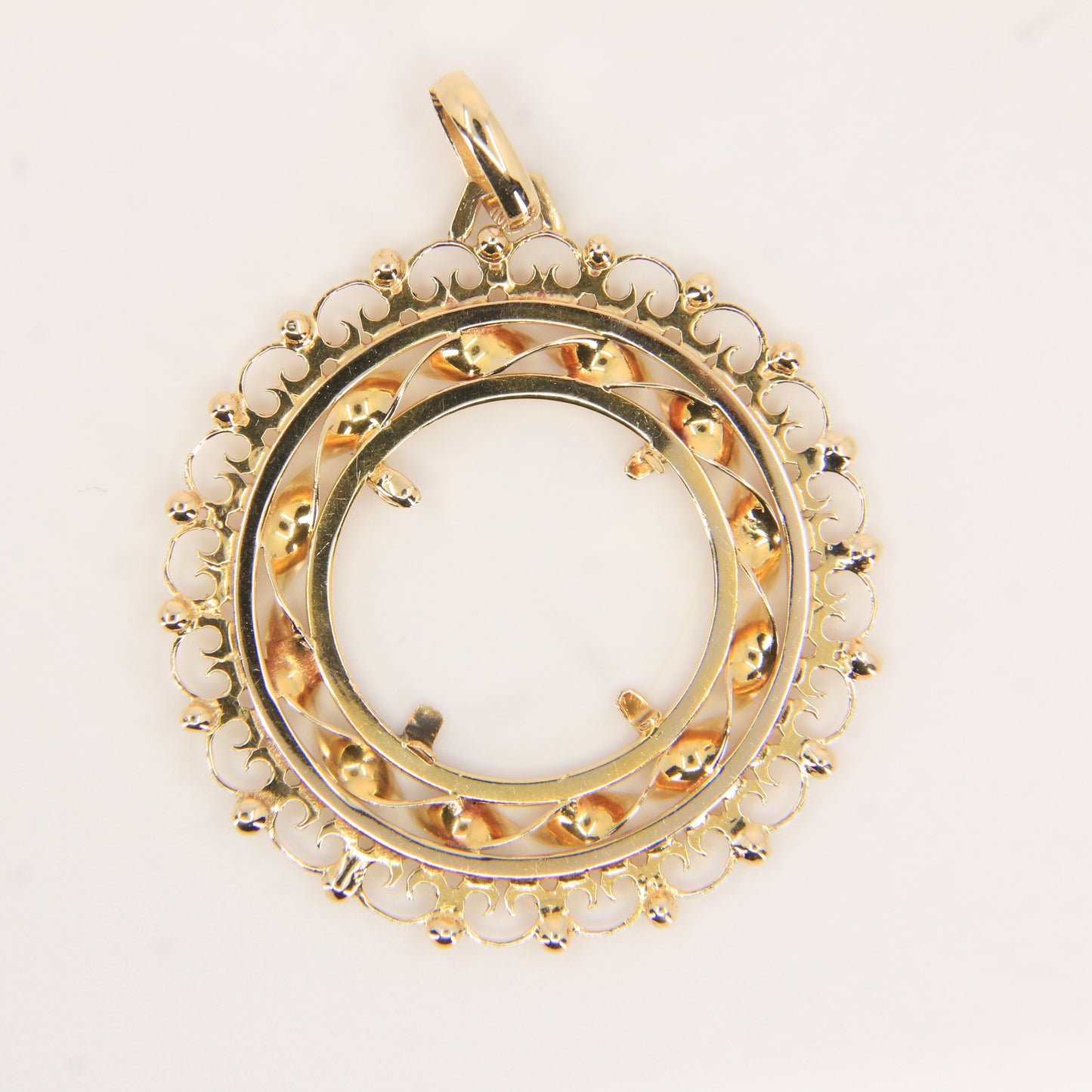 Vintage 9ct Hallmarked Gold Ornate Full Sovereign Display Pendant