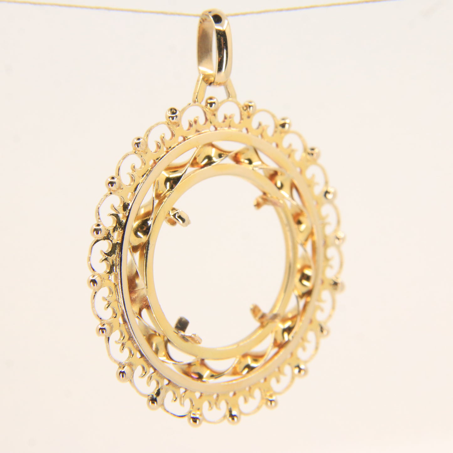 Vintage 9ct Hallmarked Gold Ornate Full Sovereign Display Pendant