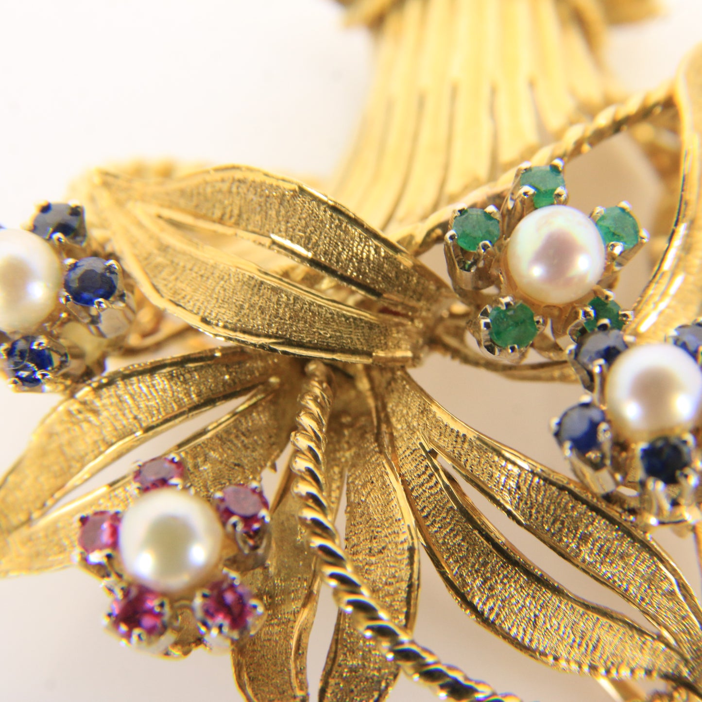 Vintage 18ct Gold Gardenia Brooch Hallmarked Pearl Emerald Topaz
