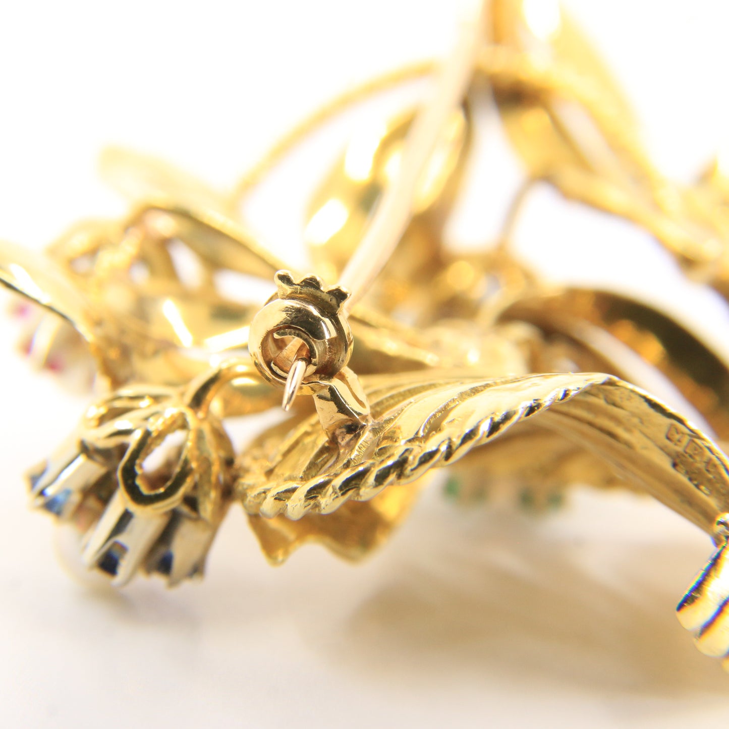Vintage 18ct Gold Gardenia Brooch Hallmarked Pearl Emerald Topaz