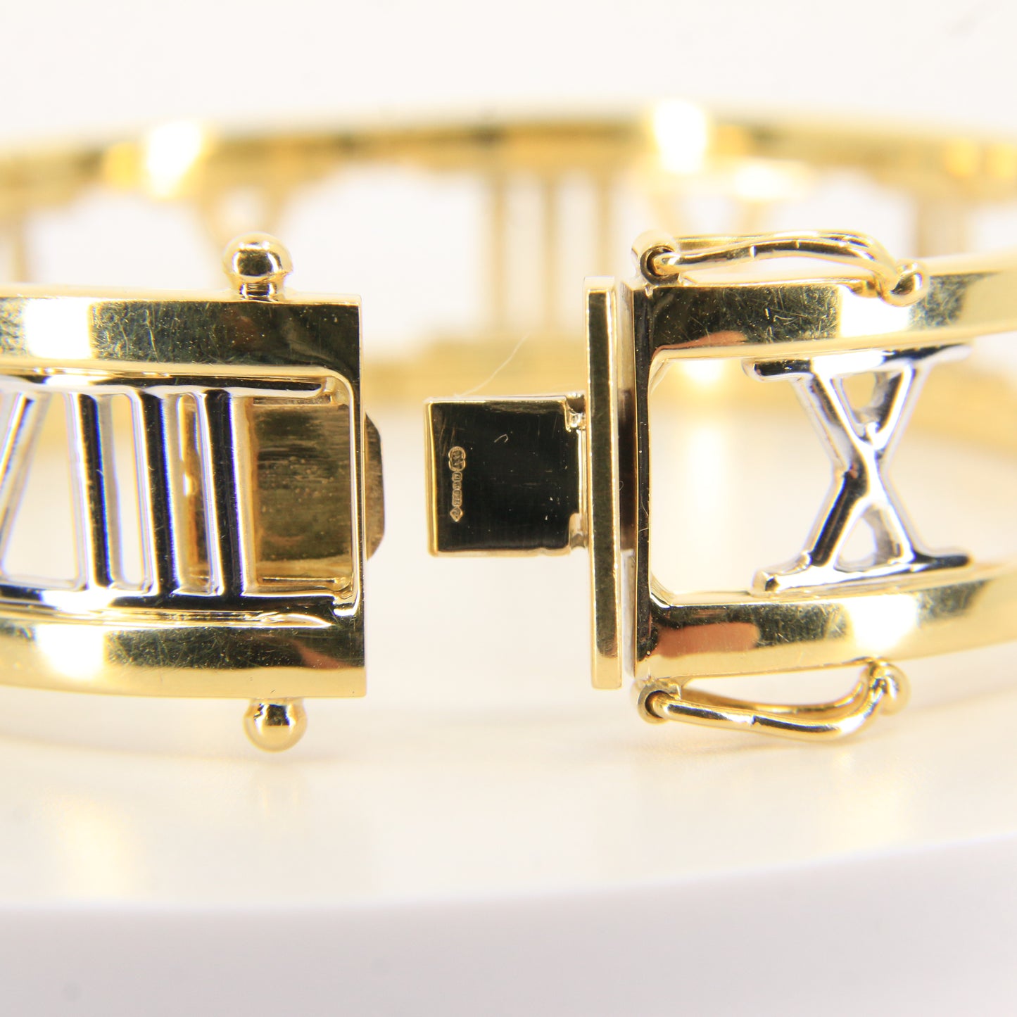 Vintage Italian 18ct Gold Atlas Roman Numeral Hinged Bangle Gift