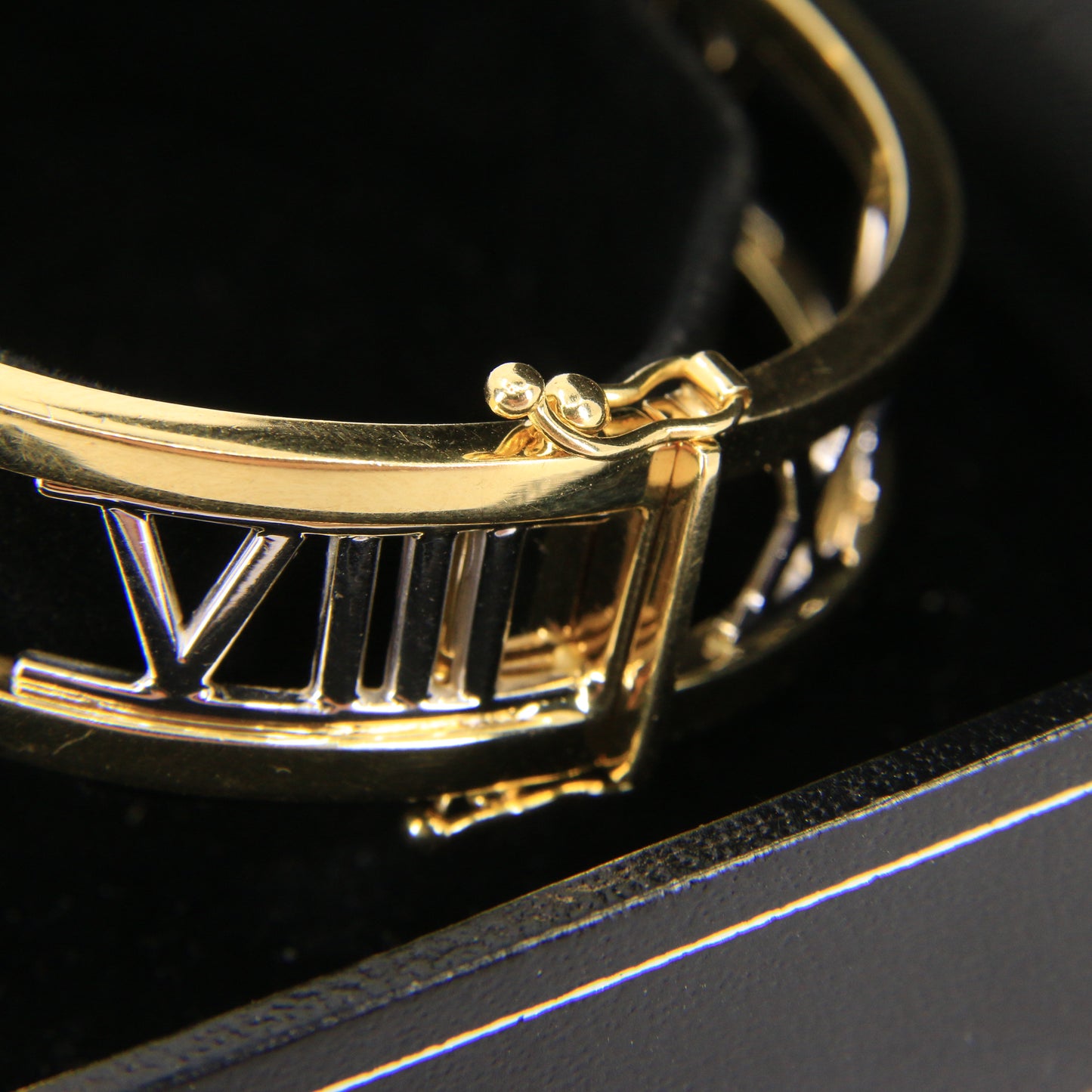 Vintage Italian 18ct Gold Atlas Roman Numeral Hinged Bangle Gift