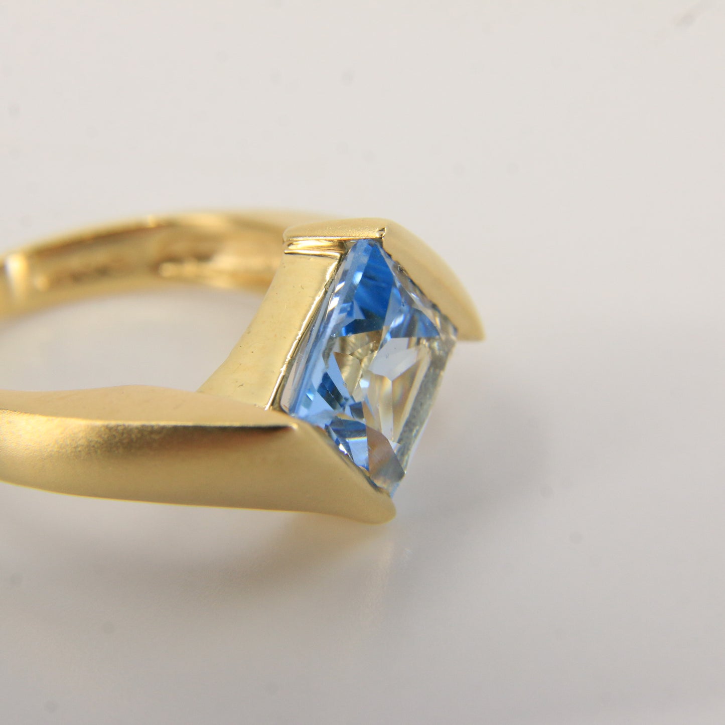 Vintage 18ct Danish Gold Aquamarine Statement Ring UK N Boxed