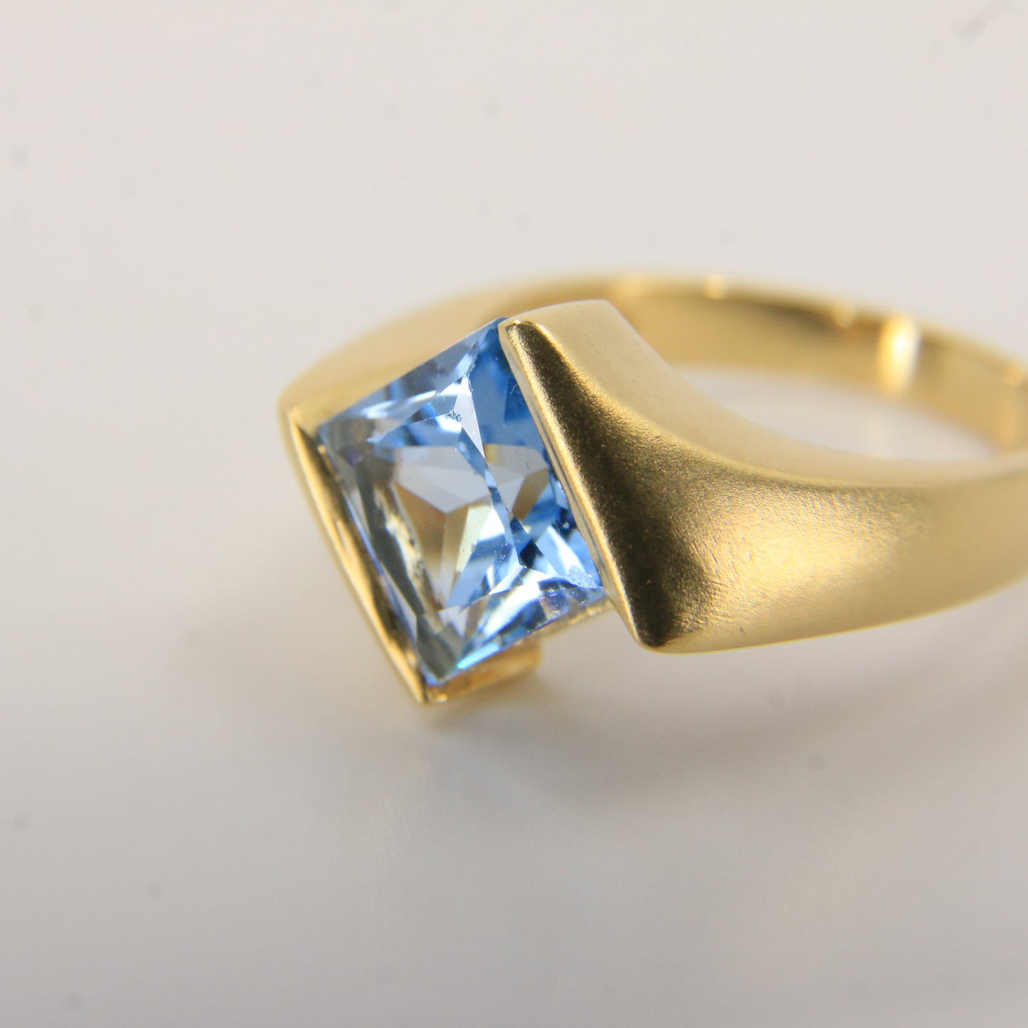 Vintage 18ct Danish Gold Aquamarine Statement Ring UK N Boxed