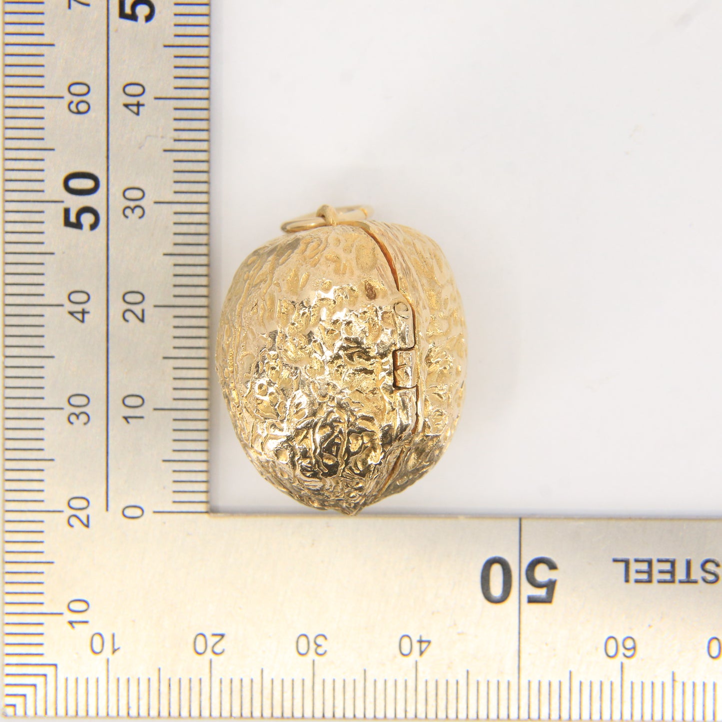 Vintage 9ct Gold Hallmarked Walnut Nut Locket Pendant Charm
