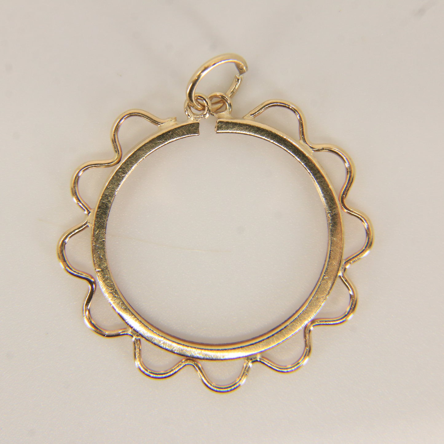 Vintage 9ct Gold Hallmarked Half Sovereign Coin Holder Pendant