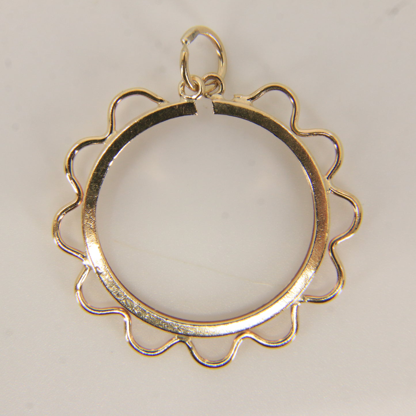 Vintage 9ct Gold Hallmarked Half Sovereign Coin Holder Pendant
