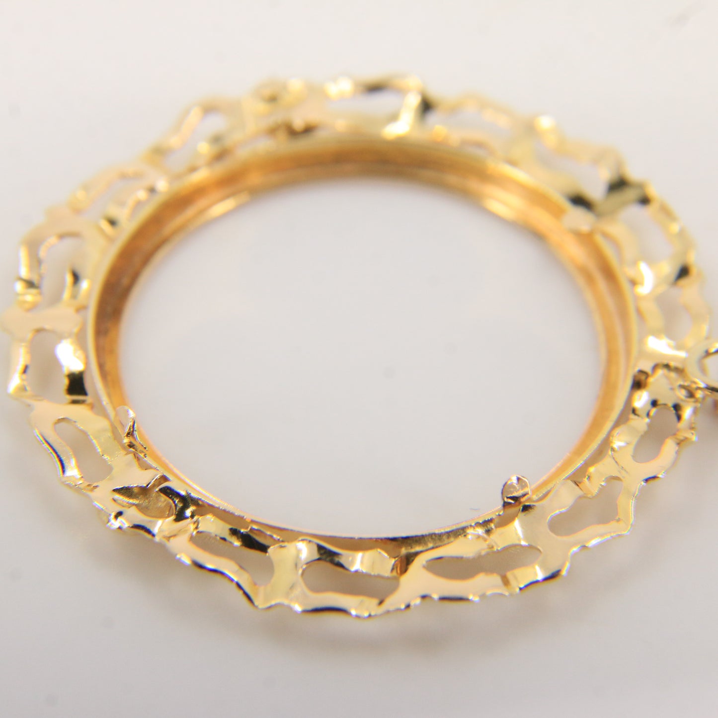 Vintage 9ct Gold Hallmarked Full Sovereign Coin Holder Pendant