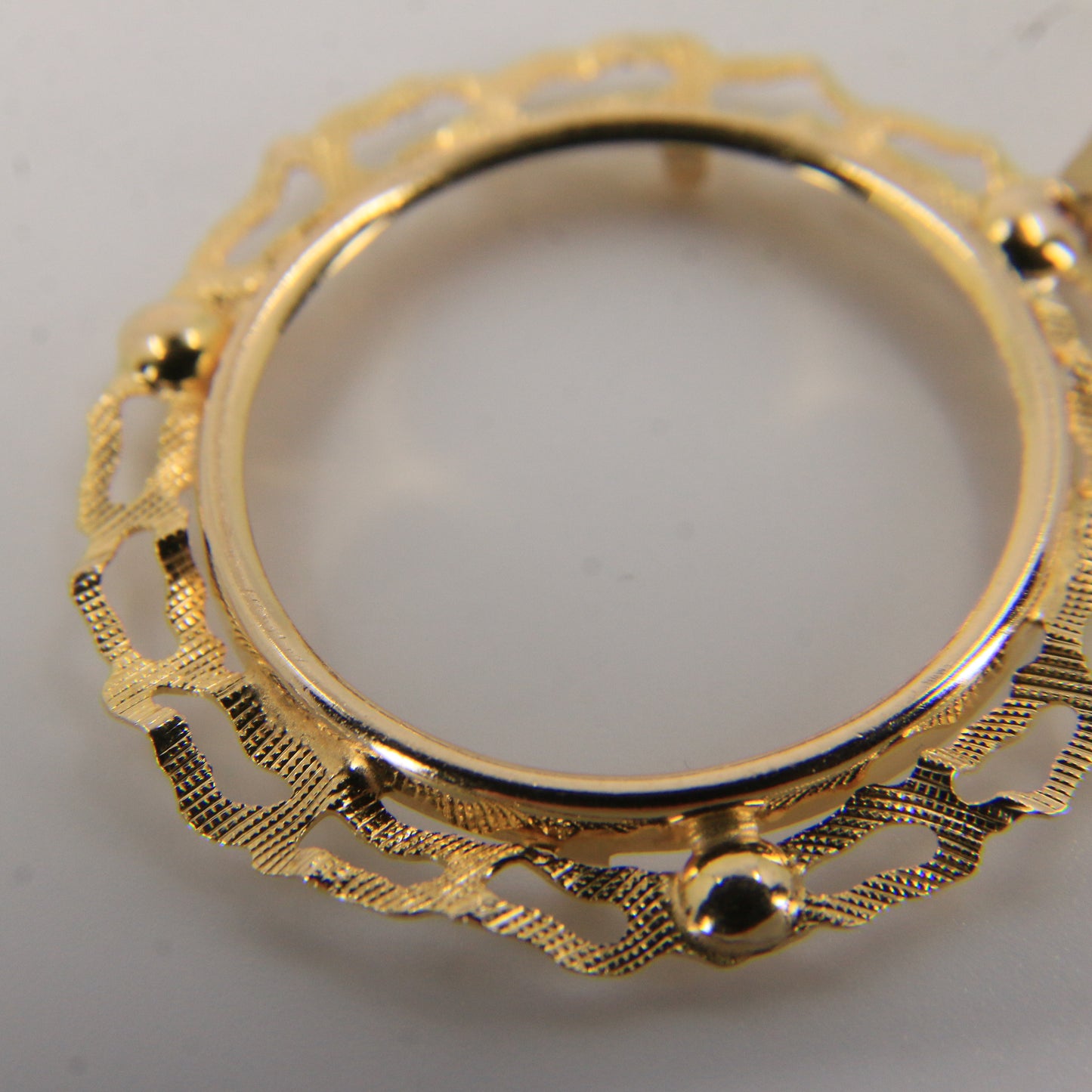 Vintage 9ct Gold Hallmarked Full Sovereign Coin Holder Pendant
