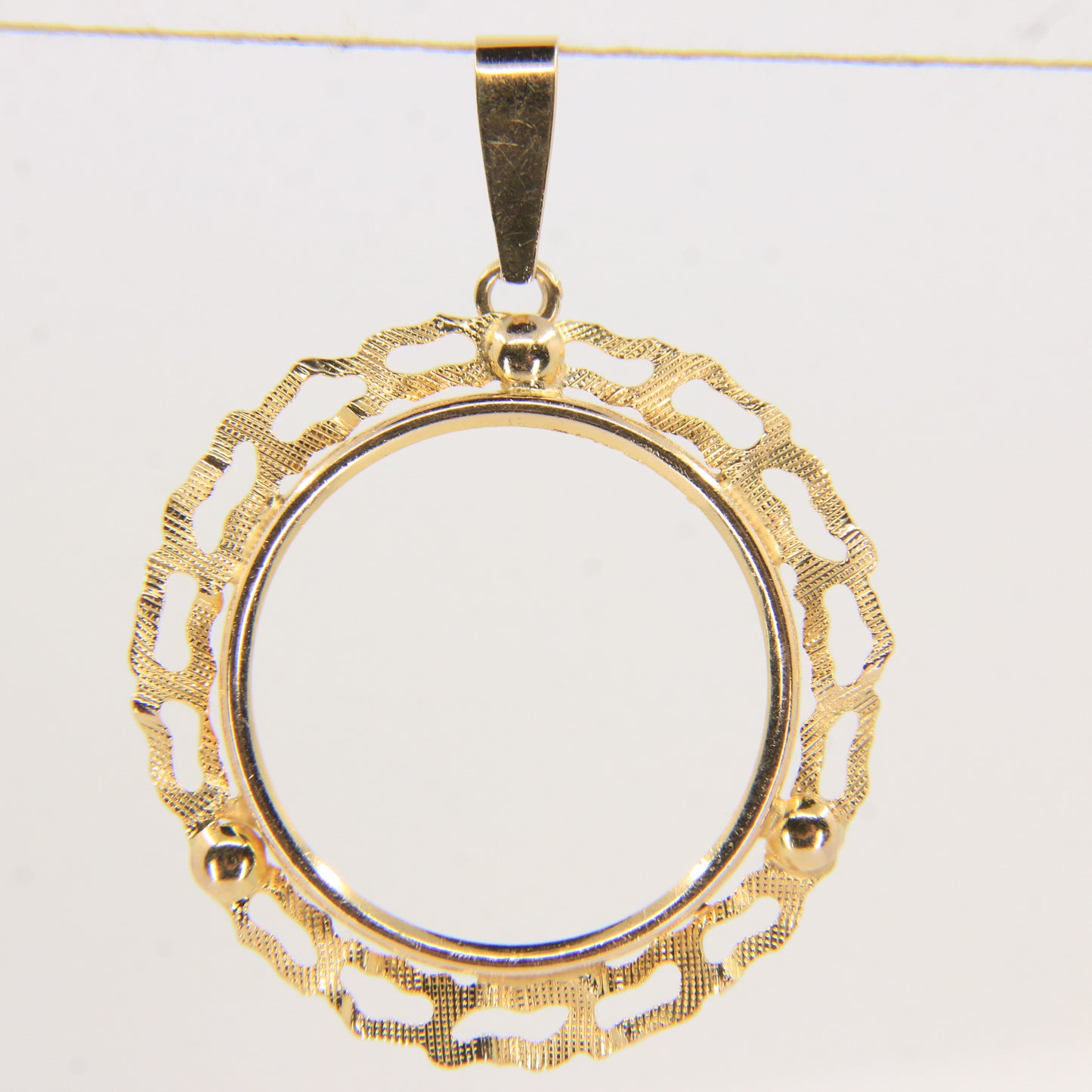 Vintage 9ct Gold Hallmarked Full Sovereign Coin Holder Pendant