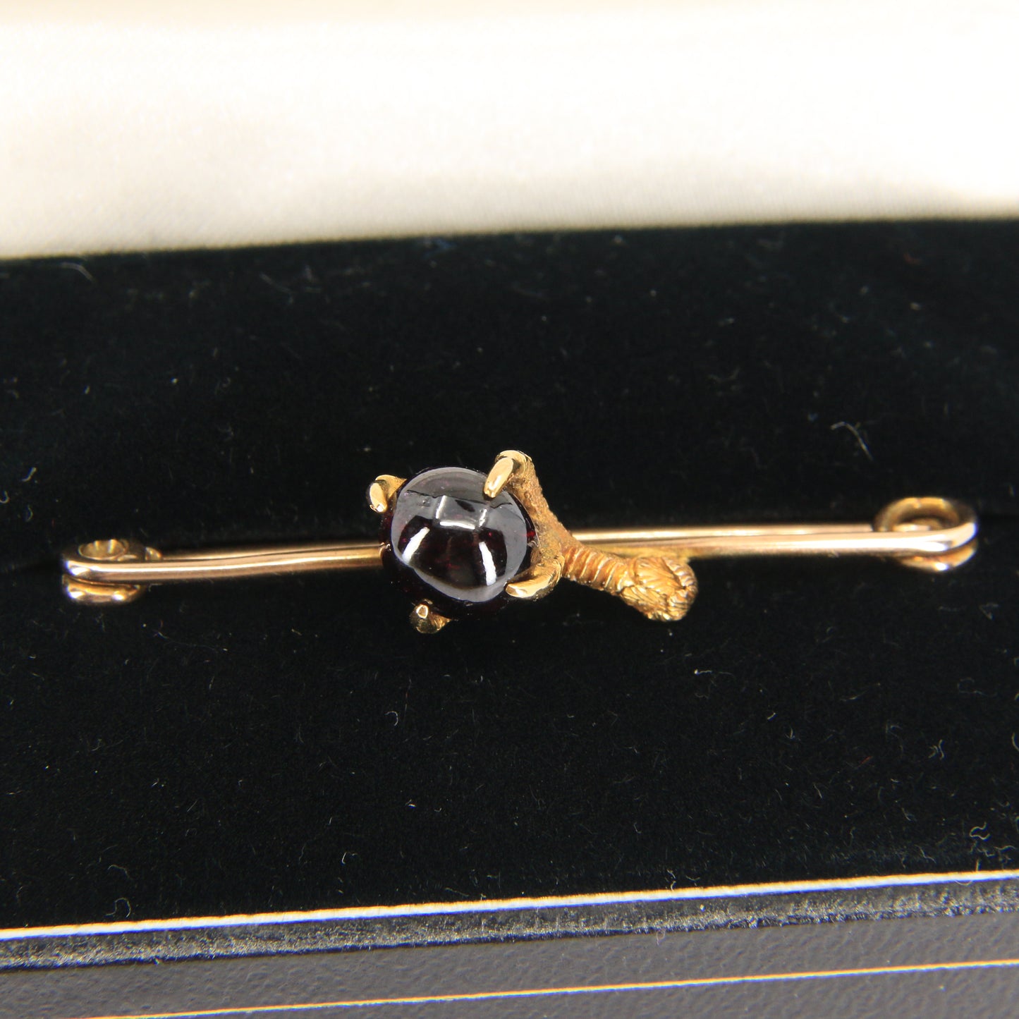 Antique 9ct Garnet Claw Brooch Yellow Gold Eagle or Dragon’s Claw Boxed Gift