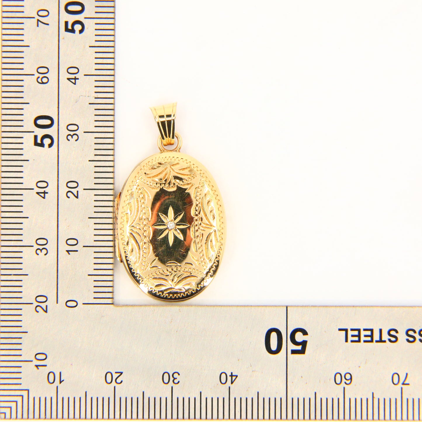 Vintage 9ct Gold & Diamond Photo Detailed Locket Pendant Hallmarked Yellow Gold