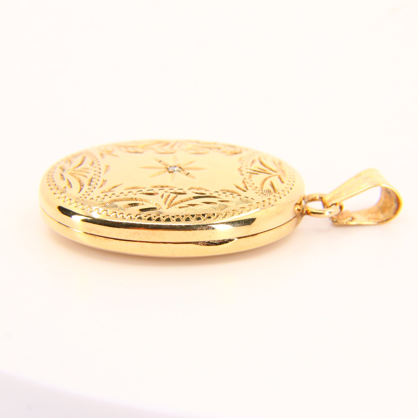 Vintage 9ct Gold & Diamond Photo Detailed Locket Pendant Hallmarked Yellow Gold