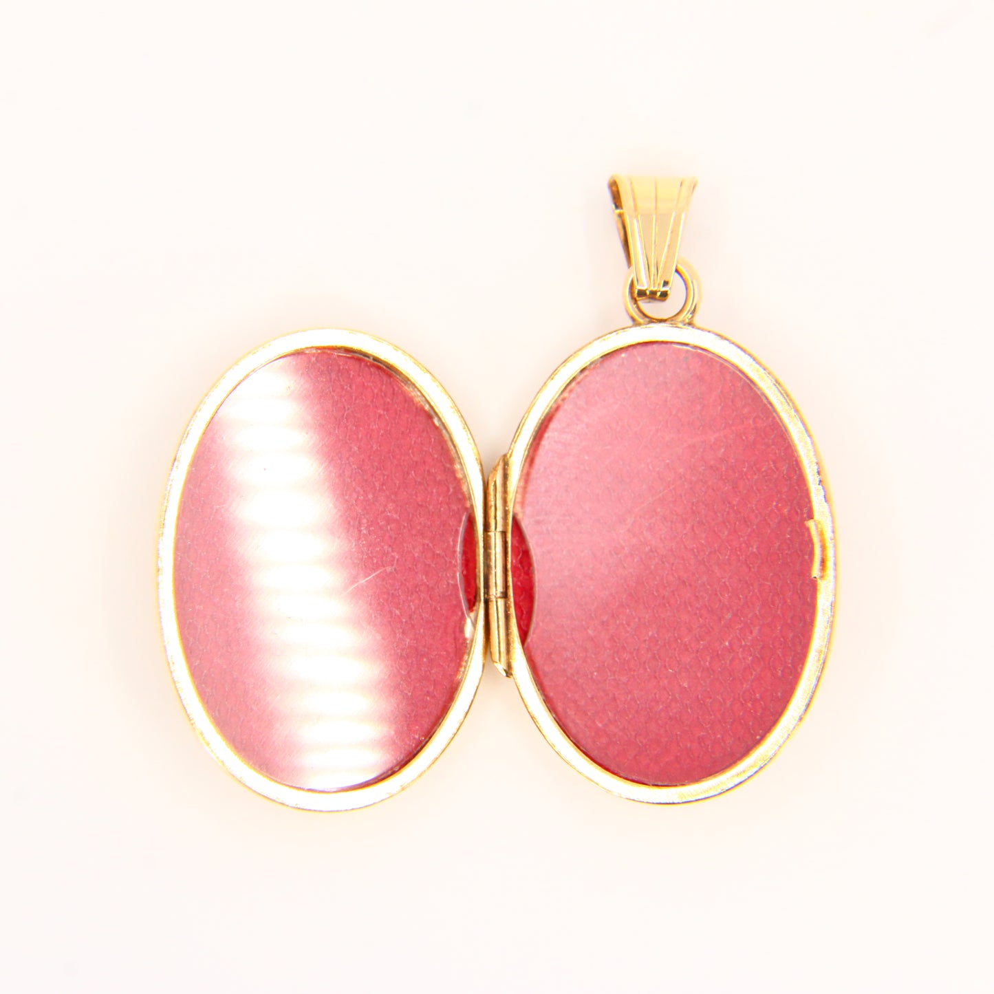 Vintage 9ct Gold & Diamond Photo Detailed Locket Pendant Hallmarked Yellow Gold