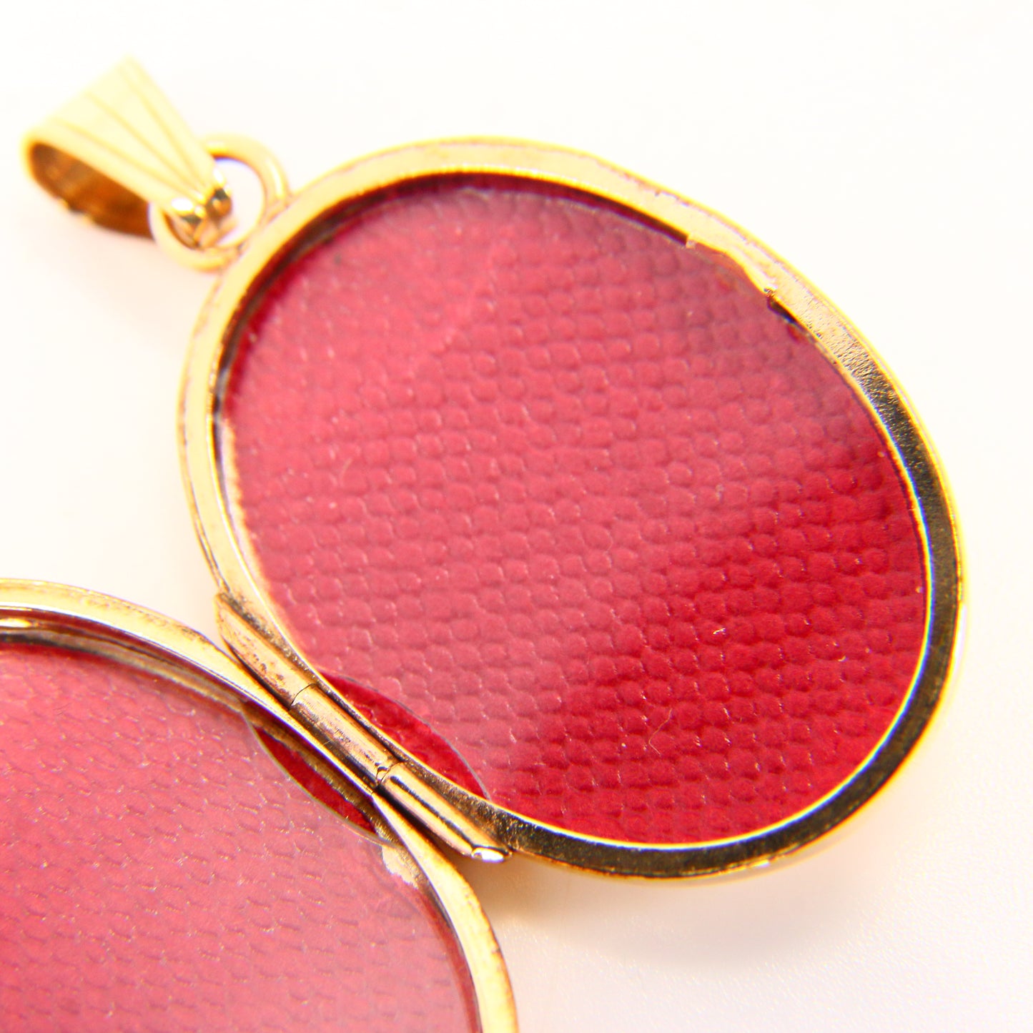 Vintage 9ct Gold & Diamond Photo Detailed Locket Pendant Hallmarked Yellow Gold
