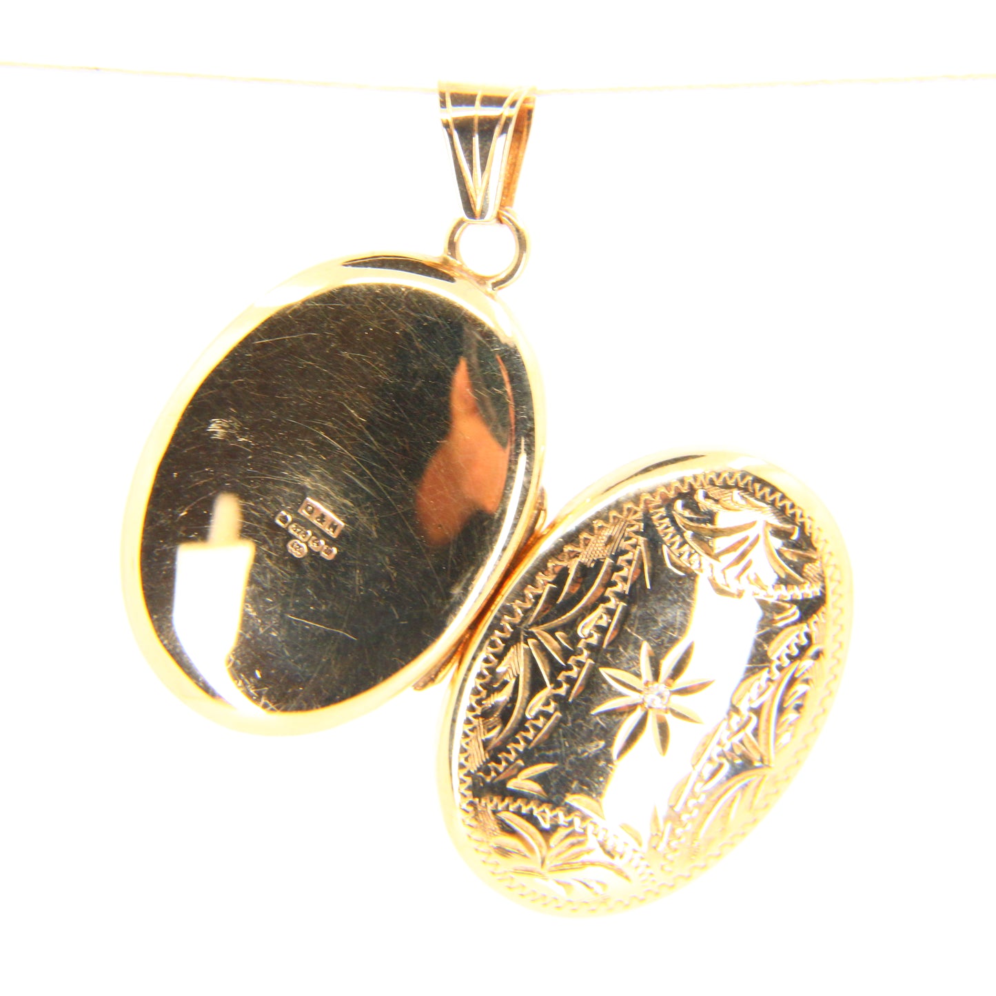 Vintage 9ct Gold & Diamond Photo Detailed Locket Pendant Hallmarked Yellow Gold