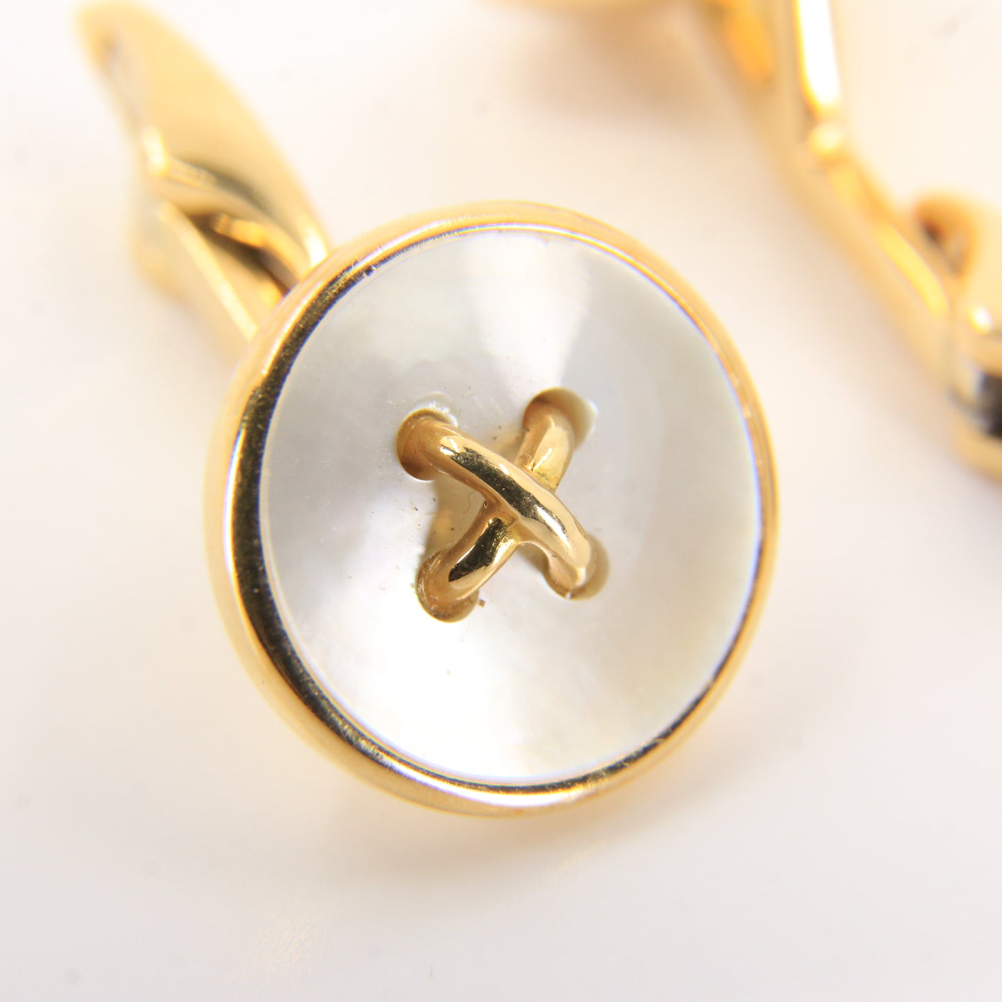 Vintage 18ct Gold Hallmarked Mother of Pearl Button Style Cufflinks Boxed