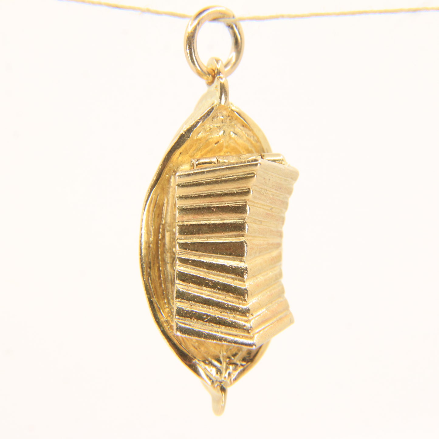 Vintage 9ct Hallmarked Noahs Ark Opening Boat Pendant Charm