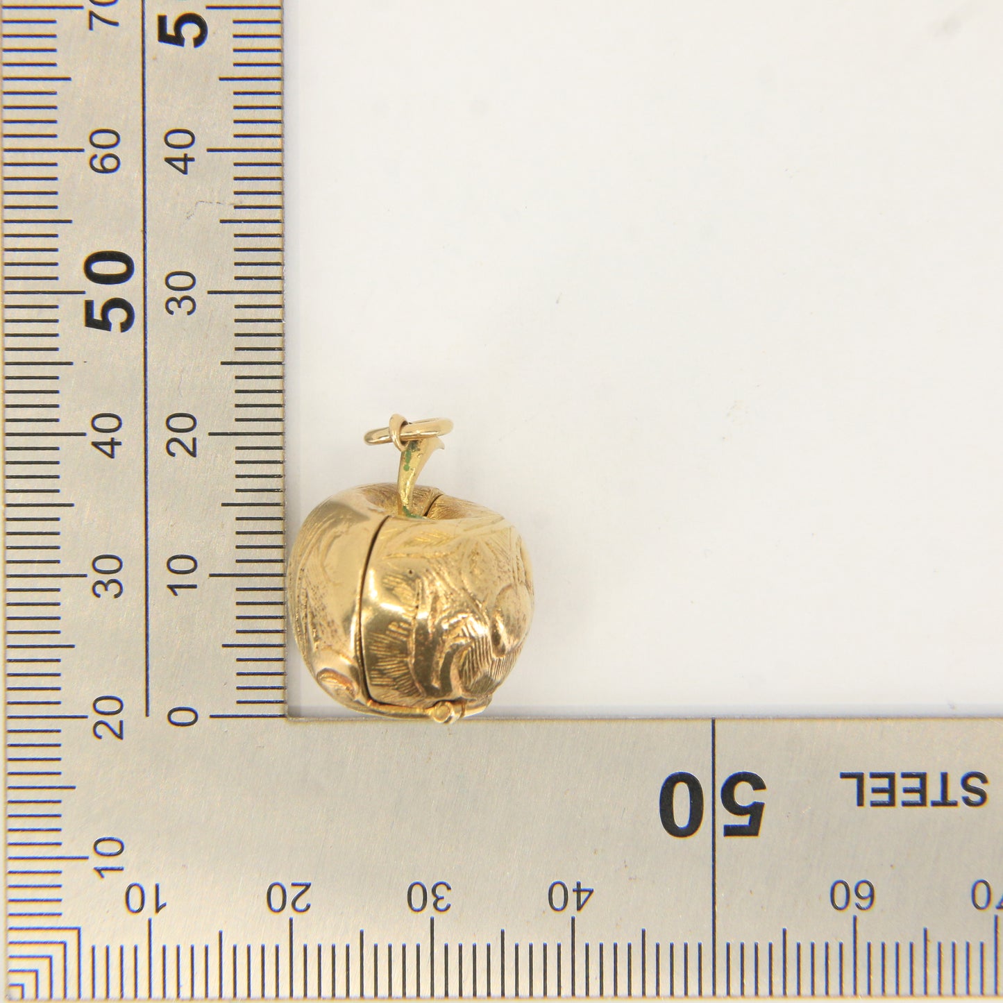 Vintage 9ct Gold Hallmarked Adam and Eve Opening Apple Pendant Charm