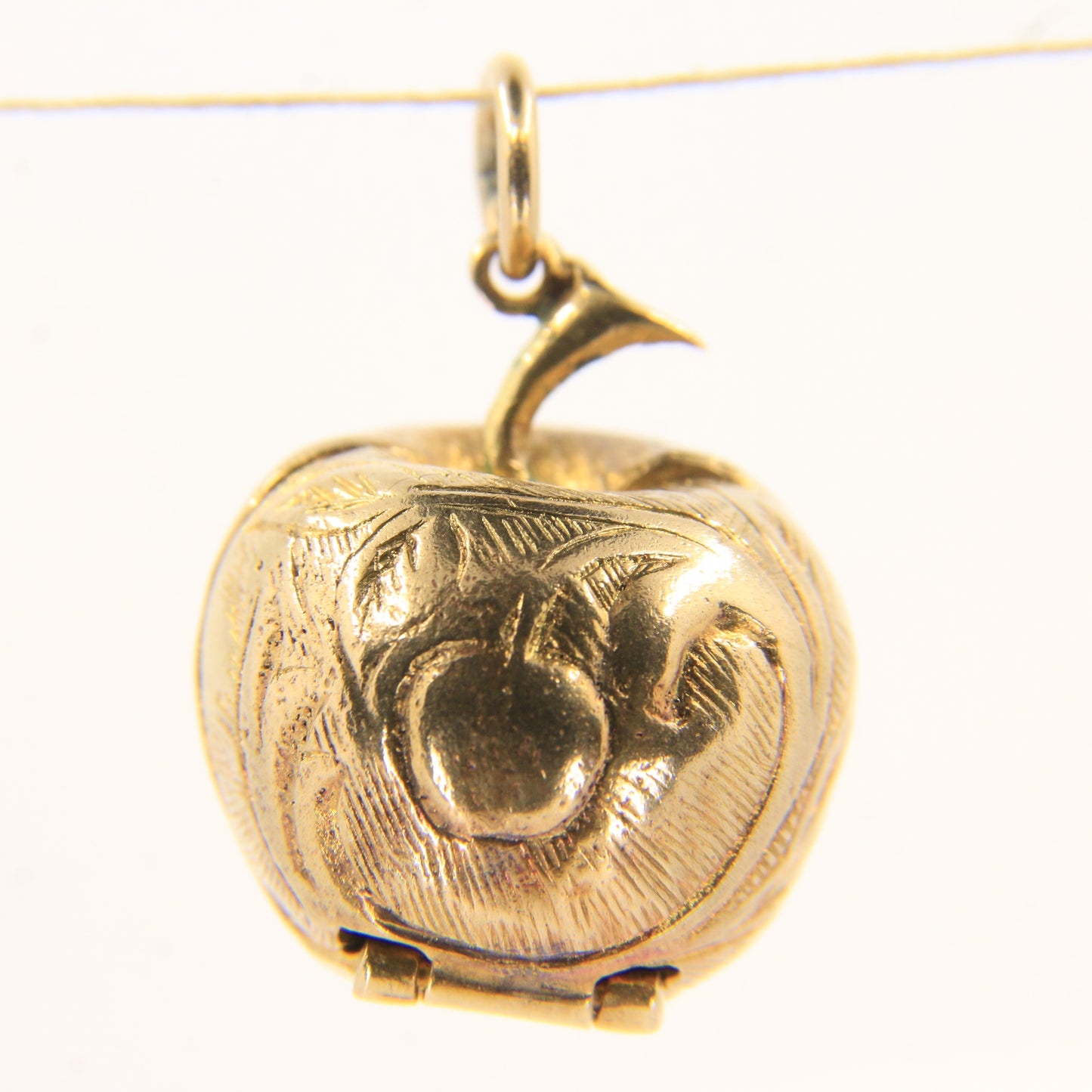 Vintage 9ct Gold Hallmarked Adam and Eve Opening Apple Pendant Charm