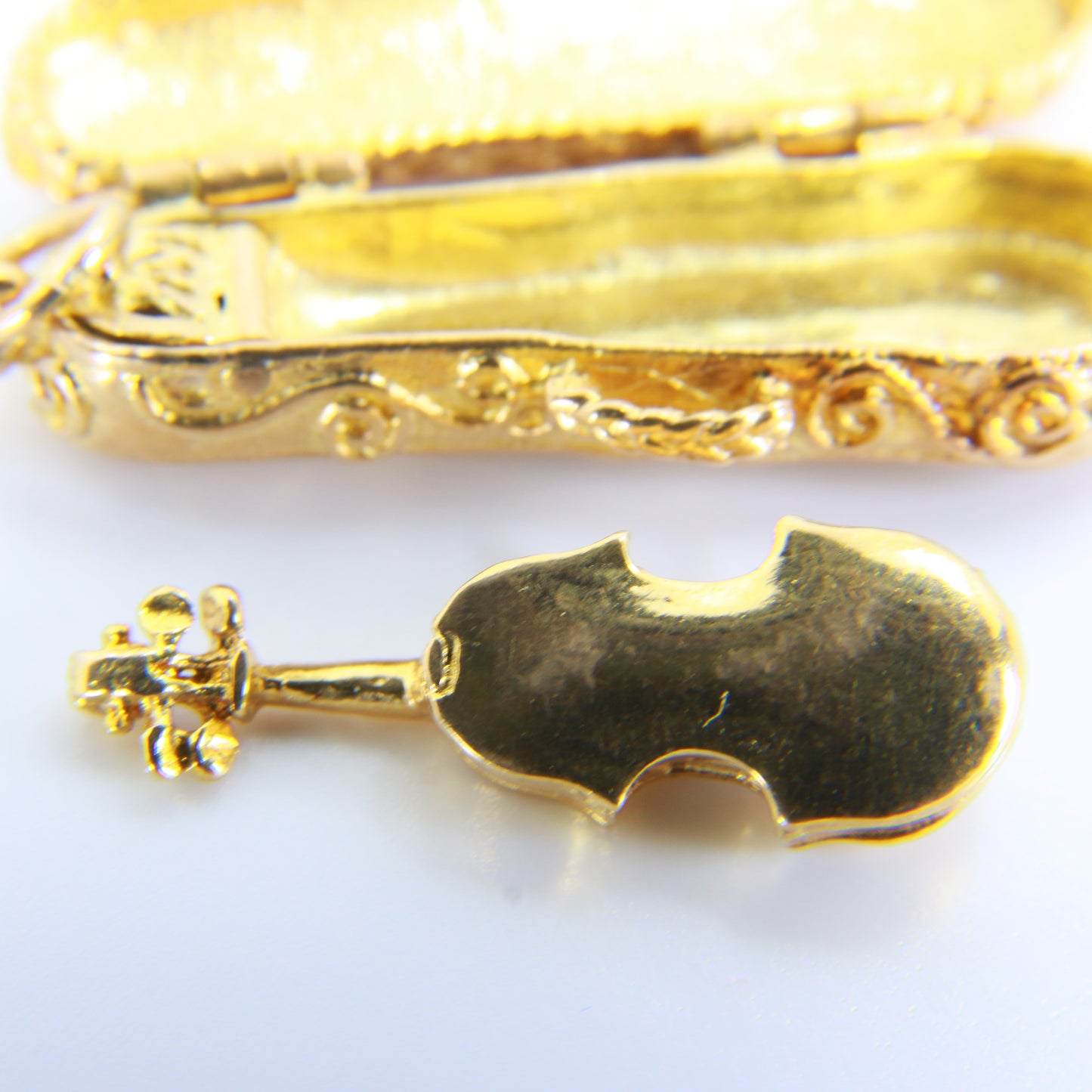 Vintage 9ct Violin in Case Opening Pendant Charm Detailed Gold Pendant