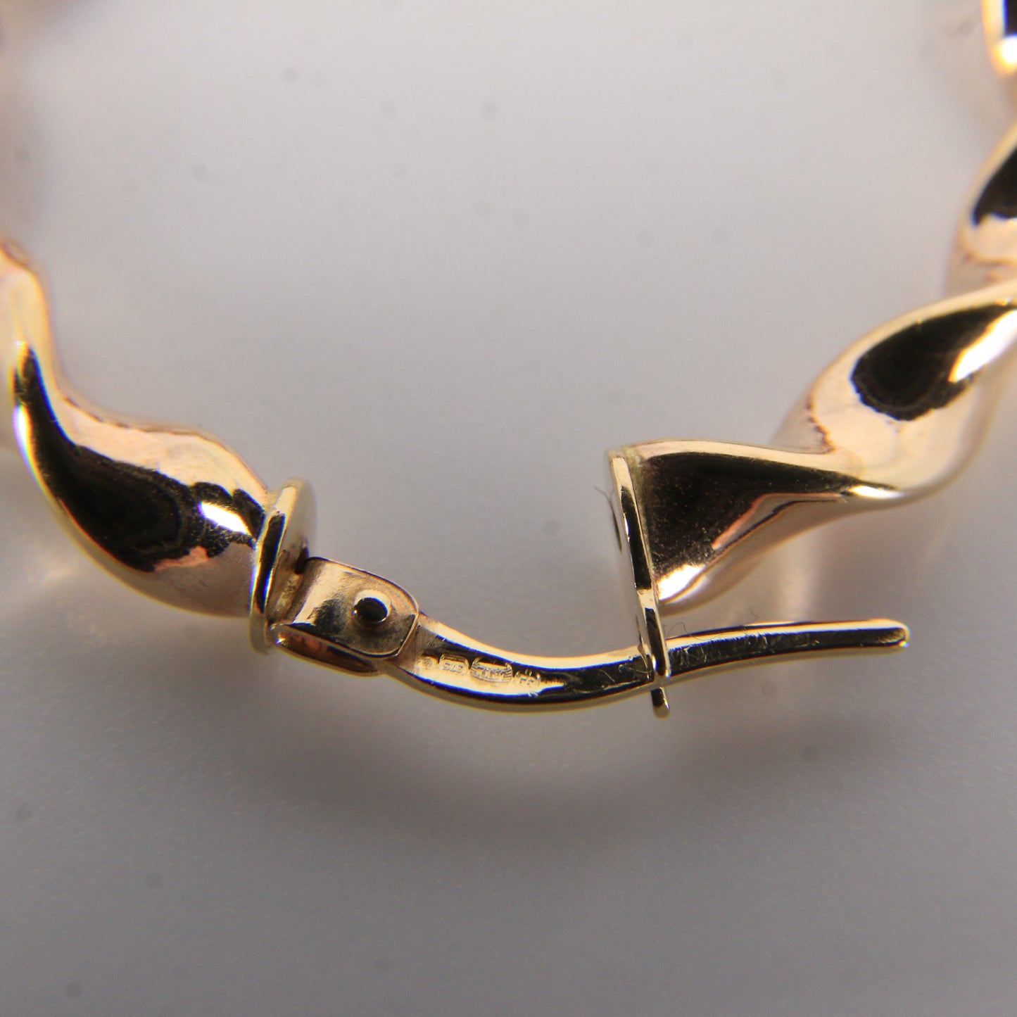 Vintage 9ct Gold Hallmarked Twist Hoop Creole Earrings Boxed