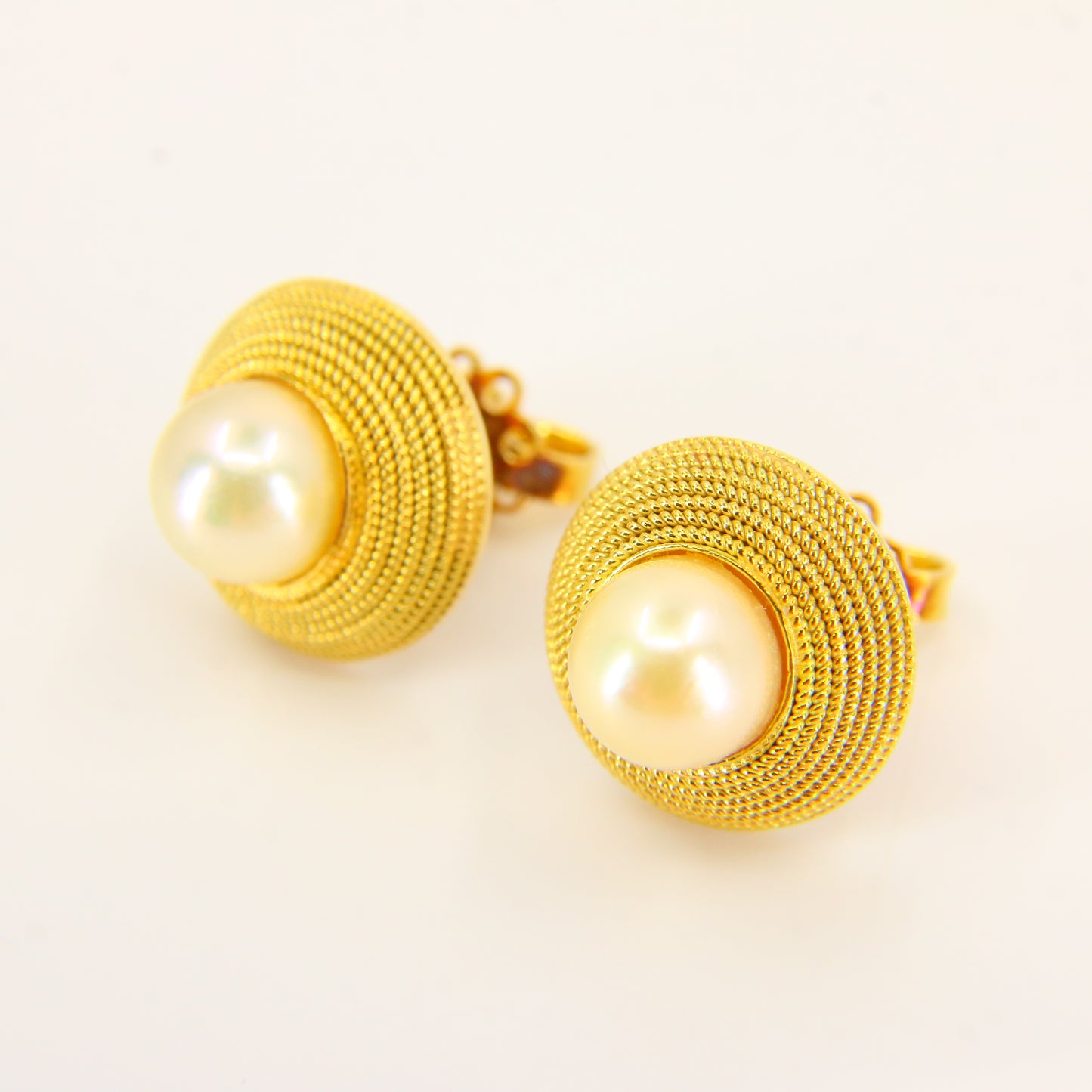 Vintage 18 Carat Pearl Gold Earrings Textured Round Earrings Hallmarked Boxed