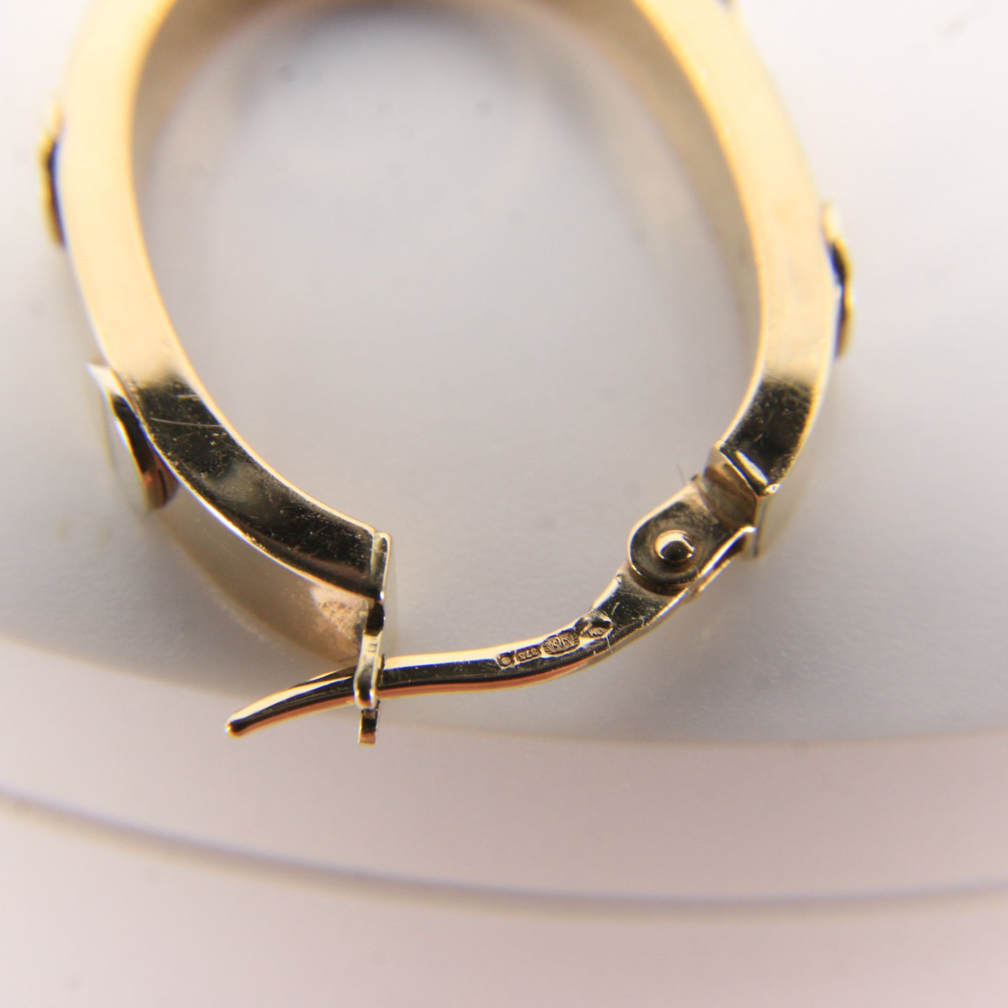 Vintage 9ct Hallmarked Yellow Gold Hoop Earrings Screw Style Design