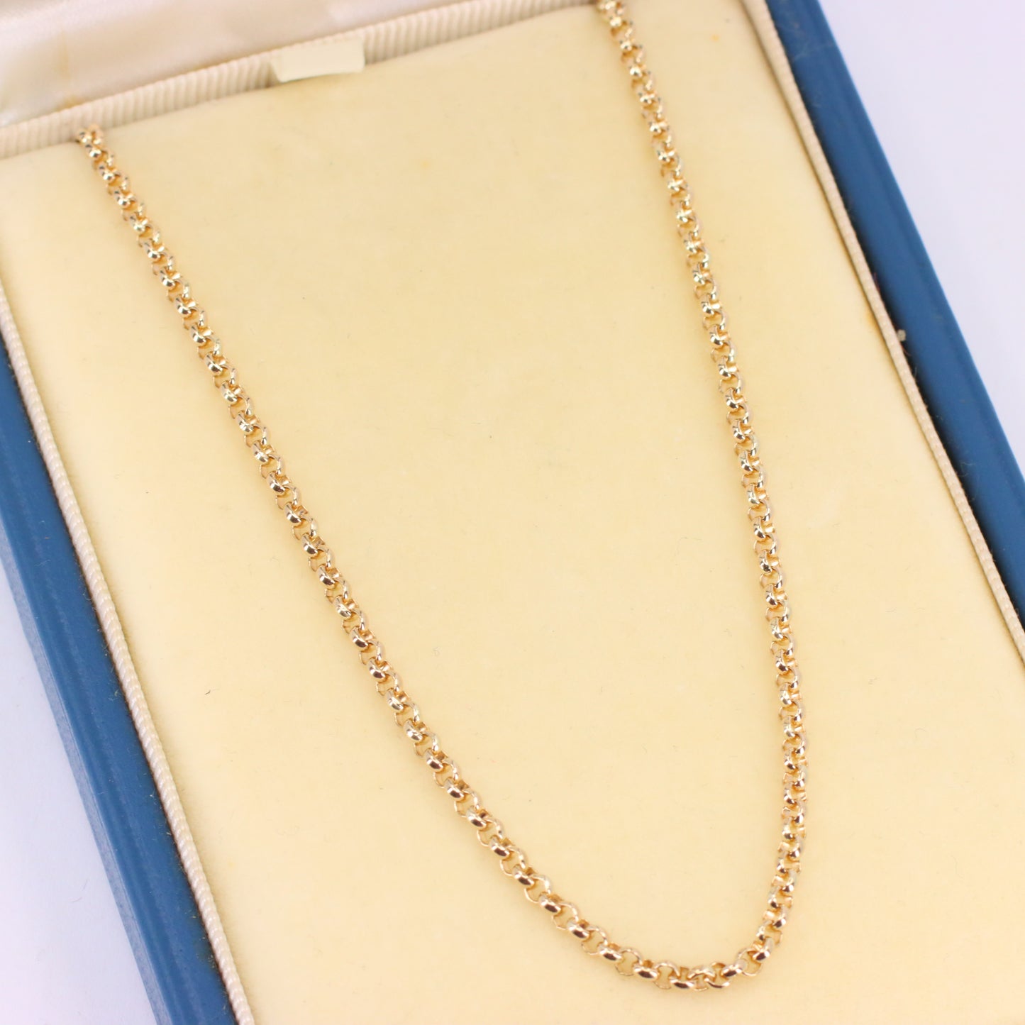 Vintage 9ct Hallmarked Yellow Gold 22 Inch 2.5 mm Belcher Chain Necklace Boxed