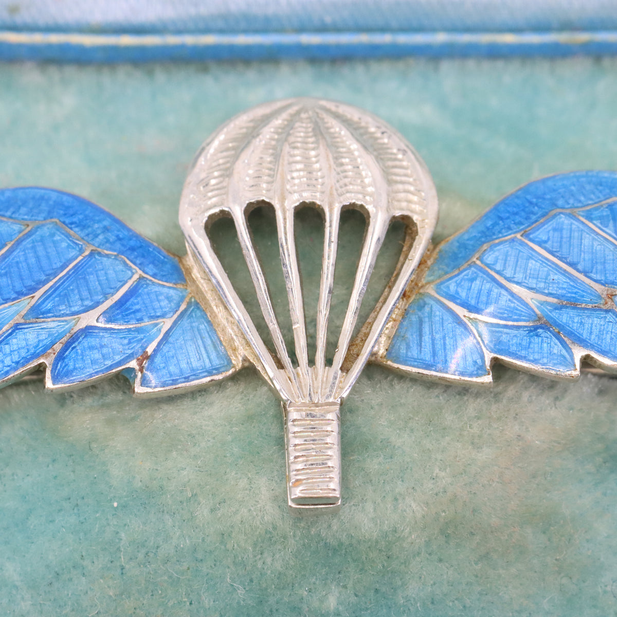 Vintage 9ct White Gold Enamel Parachute Regiment Sweetheart Brooch 1951 Boxed