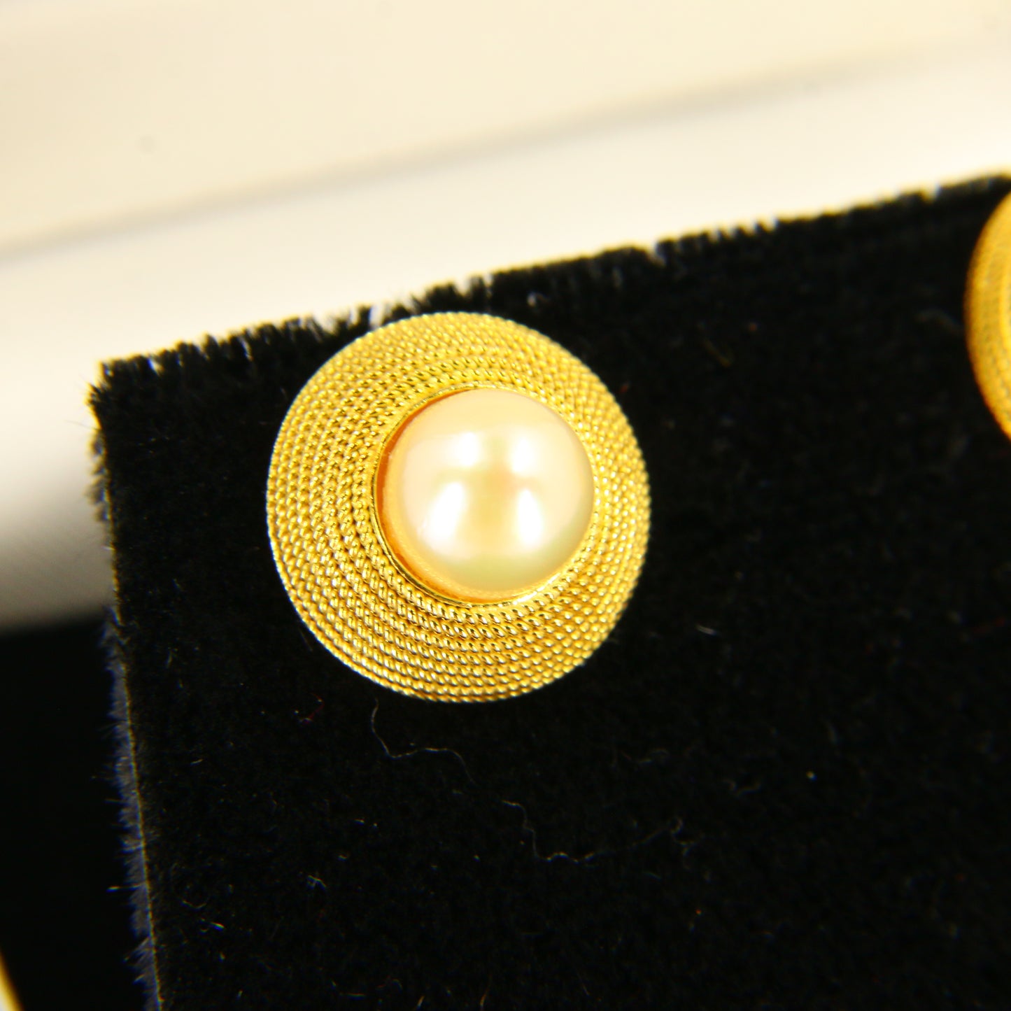 Vintage 18 Carat Pearl Gold Earrings Textured Round Earrings Hallmarked Boxed