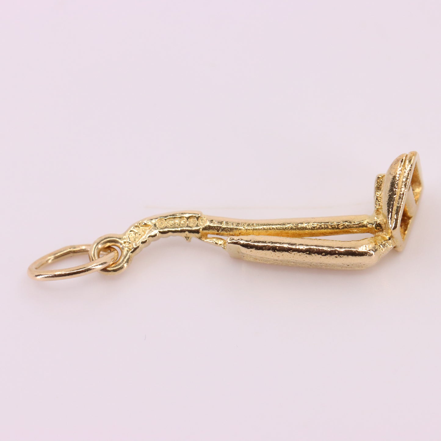 Vintage 9ct Hallmarked Yellow Gold Vacuum Cleaner Charm House Cleaning Pendant