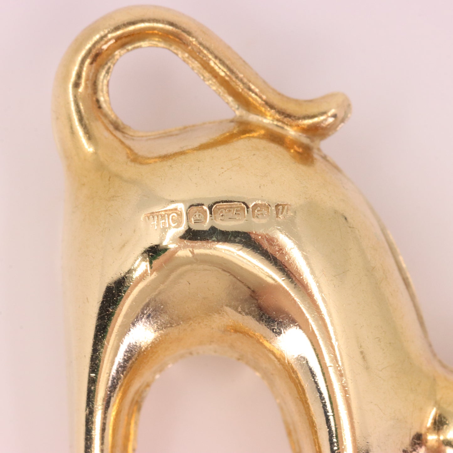 Vintage 9ct Hallmarked Yellow Gold Scaredy Cat Pendant Arched Back Animal Charm