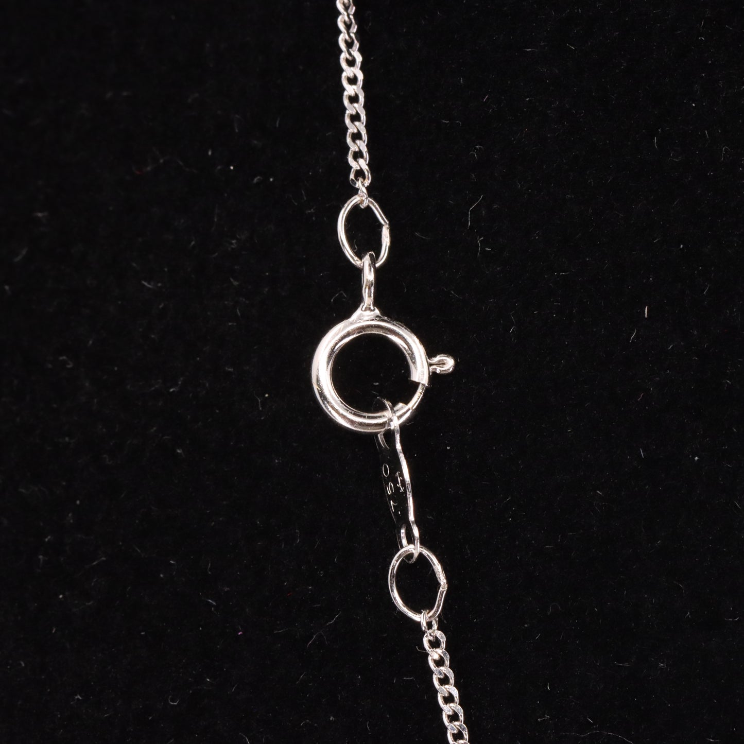 Vintage 18ct White Gold ILIANA 0.50ct Diamond 18 Inch Pendant Necklace Boxed