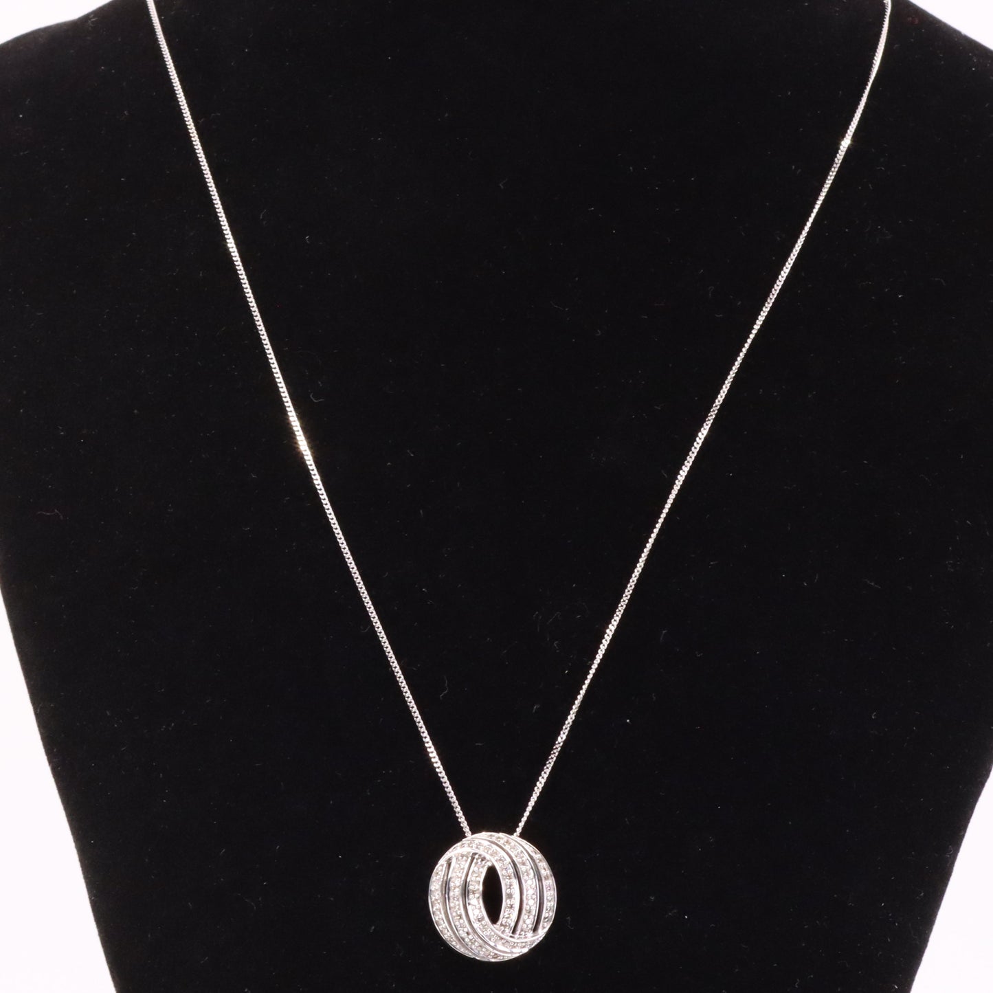 Vintage 18ct White Gold ILIANA 0.50ct Diamond 18 Inch Pendant Necklace Boxed