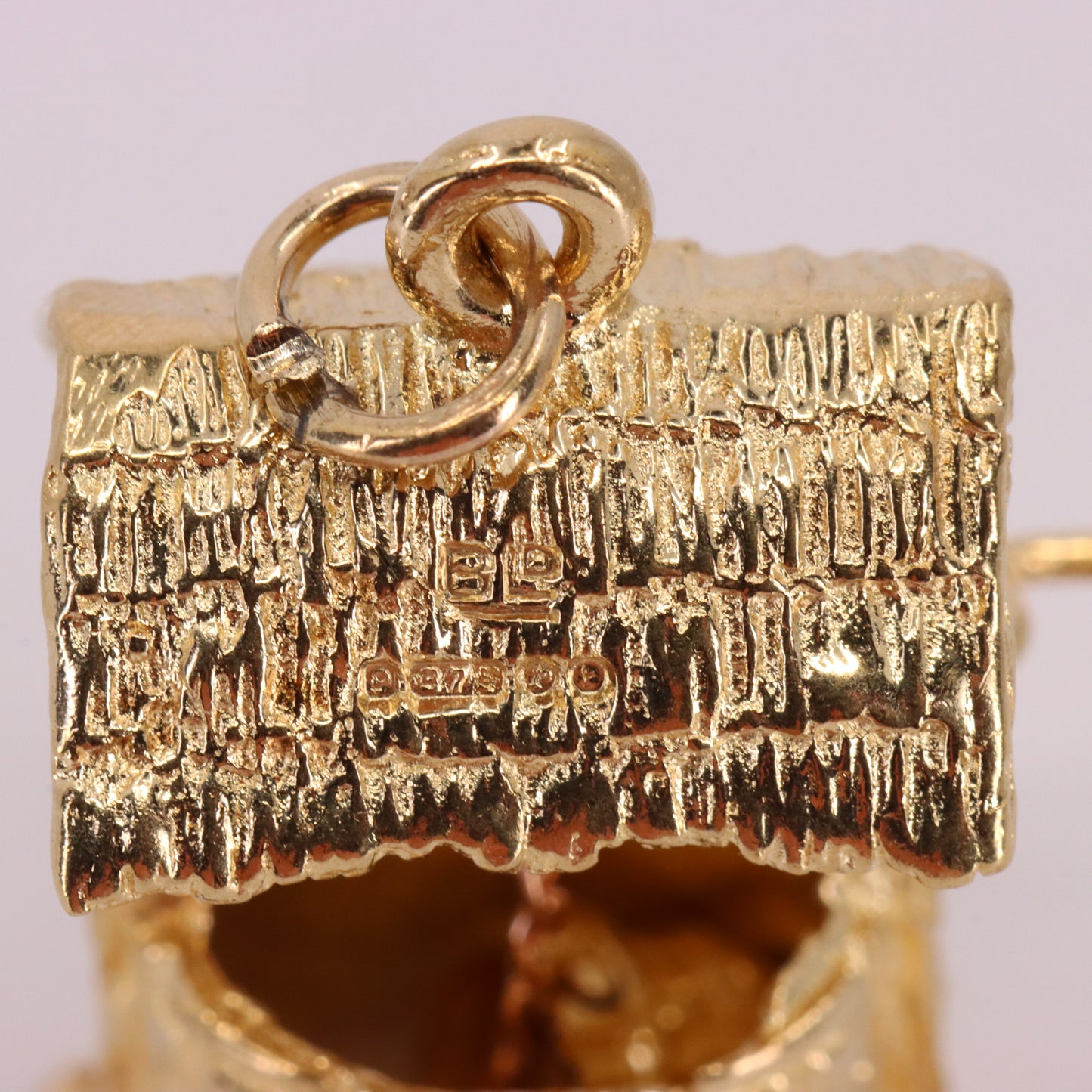 Vintage 9ct Hallmarked Yellow Gold Wishing Well Pendant Moving Luck Charm Gift
