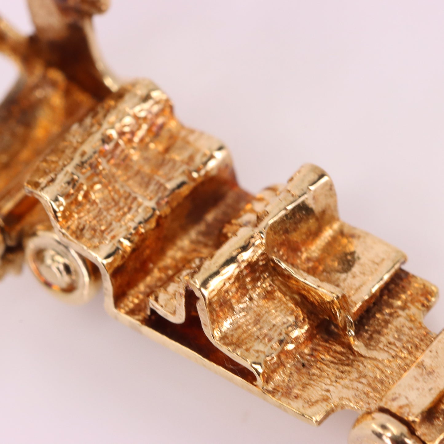 Vintage 9ct Hallmarked Yellow Gold London Taxi Charm British Opening Pendant