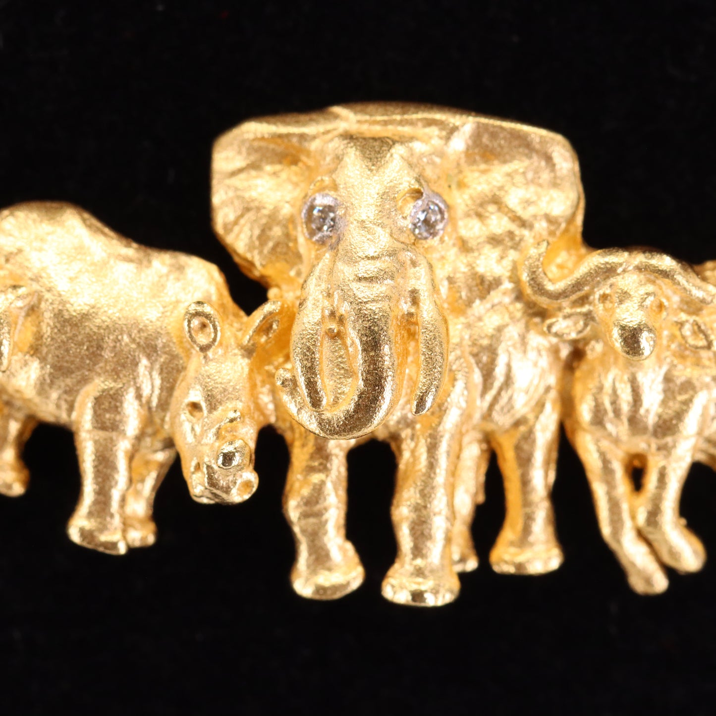 Vintage 9ct Hallmarked Yellow Gold Elephant African Wildlife 18 Inch Necklace Boxed