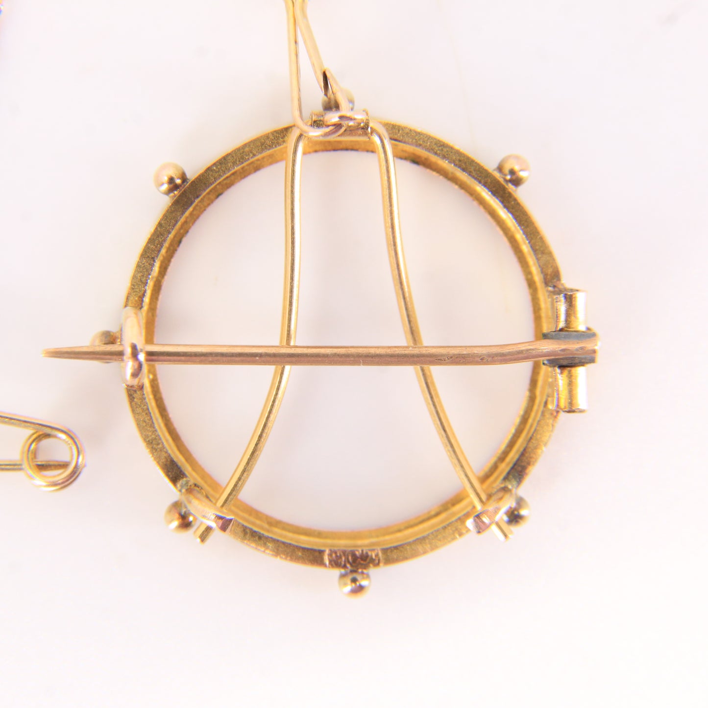 Antique 9ct Gold Half Sovereign Coin Frame Brooch with Safety Chain